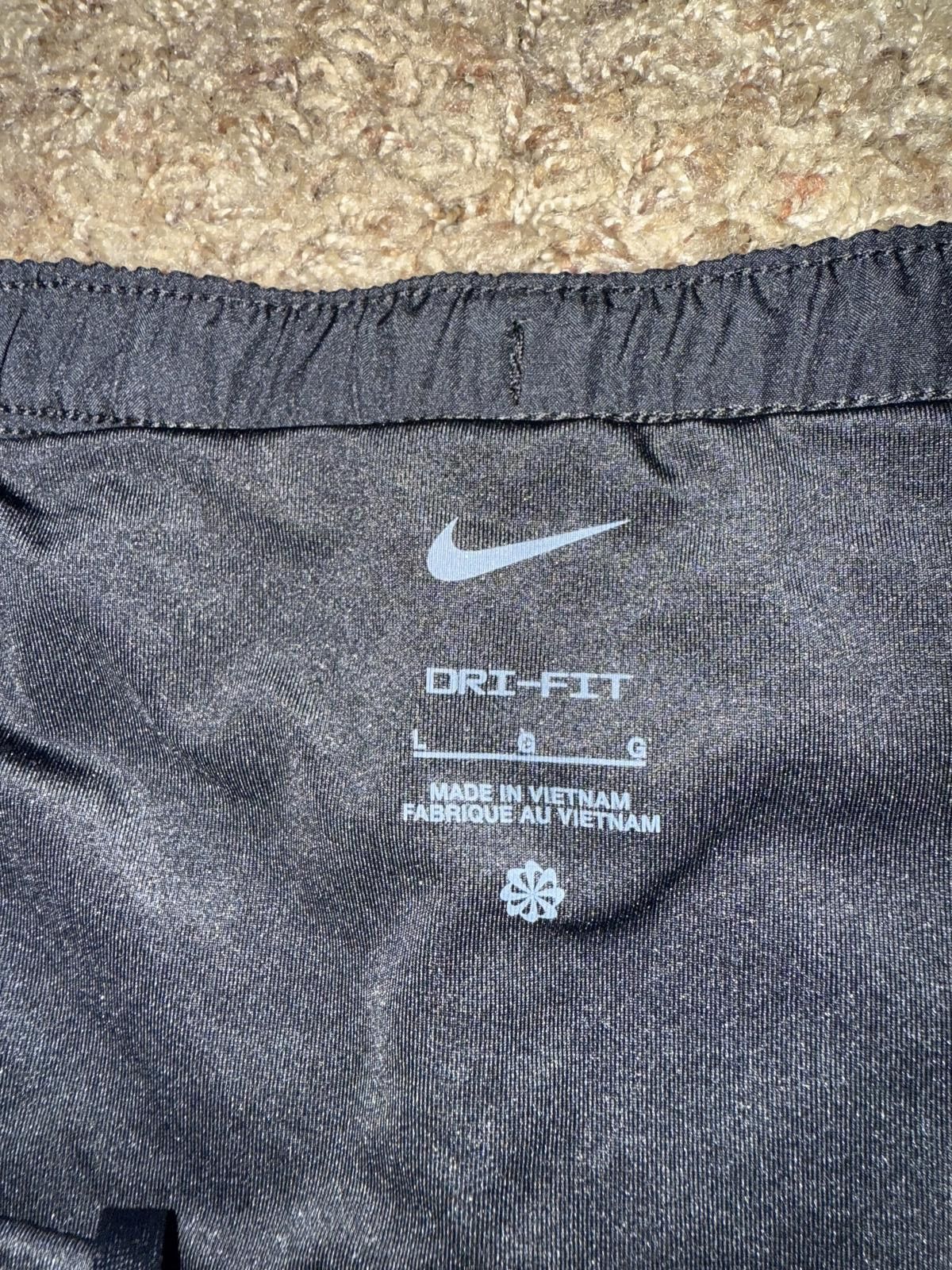 Nike Nike Challenger Men's Dri-FIT 5" Brief-Lined Running Shorts Size US 34 / EU 50 - 2 Thumbnail