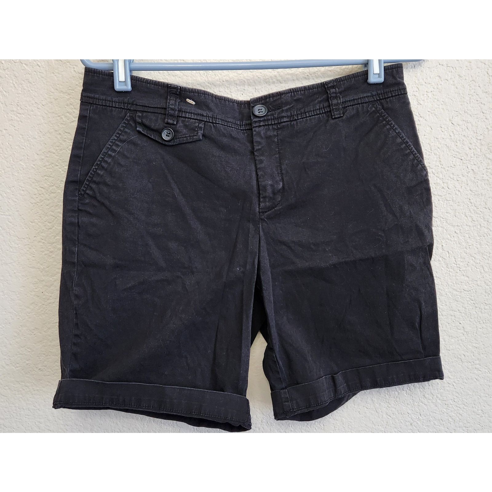 Dockers Dockers Black Mid Rise Curvy Flat Front Shorts 8P Size 32" / US 10 / IT 46 - 1 Thumbnail