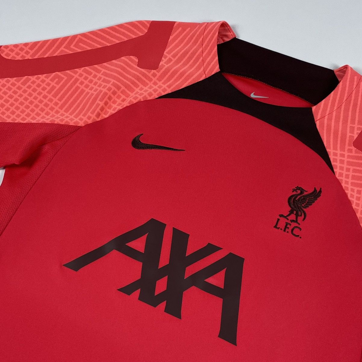Nike Nike Liverpool FC Kit 2022/2023 Soccer Jersey Football Tee Size US M / EU 48-50 / 2 - 7 Thumbnail