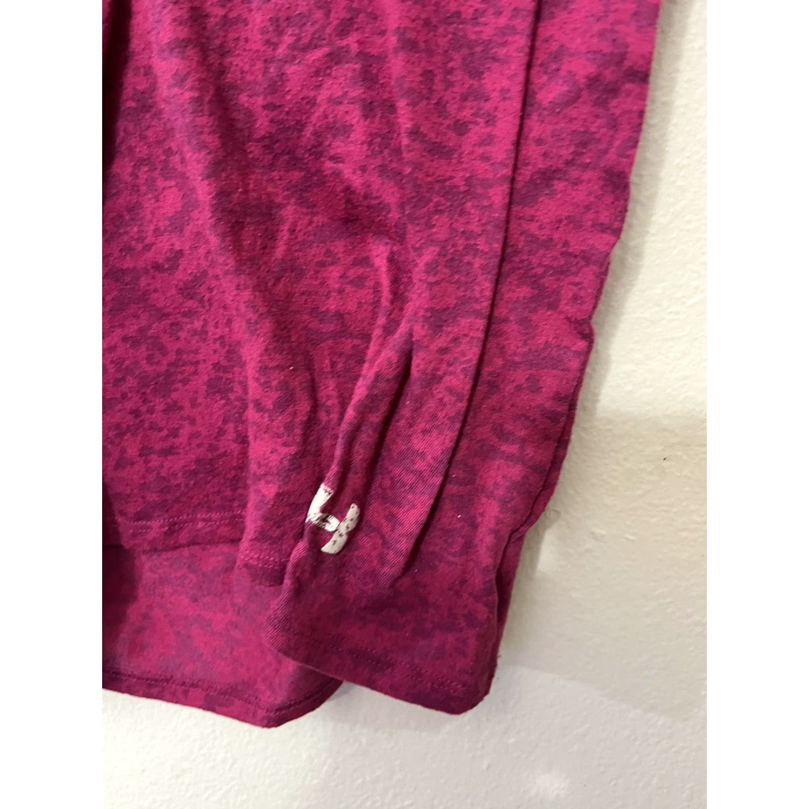 Under Armour Under Armour Womens Semi Fitted Heatgear M Pink Short Sleeve V Neck Size 32" / US 10 / IT 46 - 4 Thumbnail