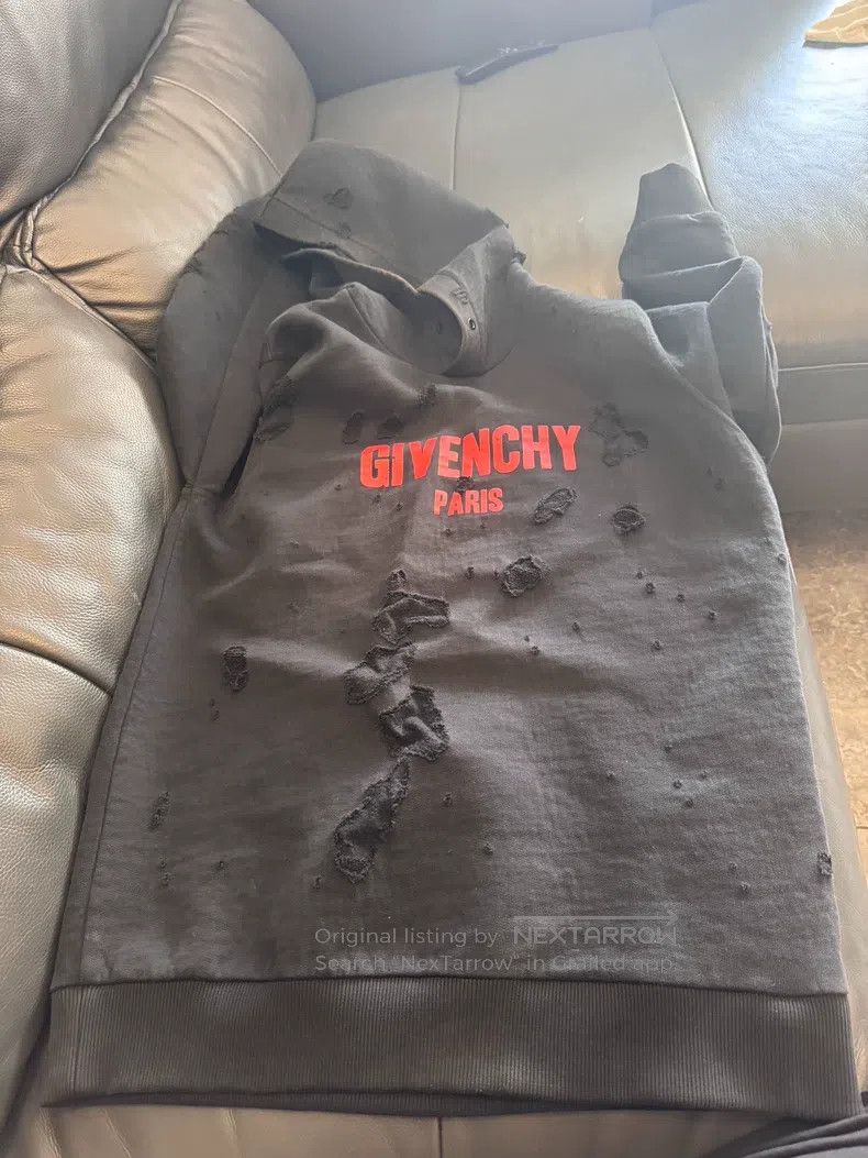 Givenchy Givenchy Black and Red Logo Hole Hoodie Size US S / EU 44-46 / 1 - 1 Thumbnail