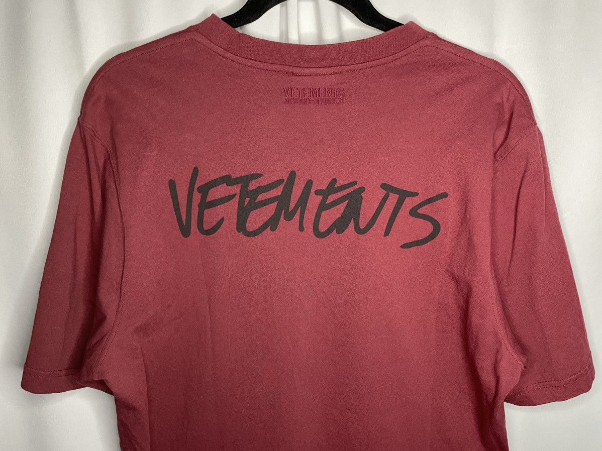 Vetements Vetements Script Logo Bordeaux T-Shirt Size US L / EU 52-54 / 3 - 7 Thumbnail