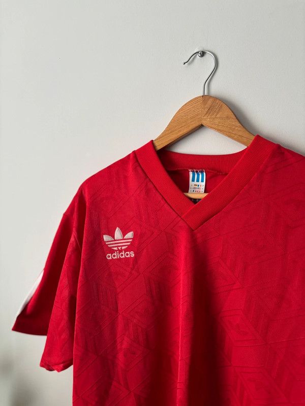 Adidas Adidas Originals vintage t-shirt sport football red M UK 90s Size US M / EU 48-50 / 2 - 3 Thumbnail