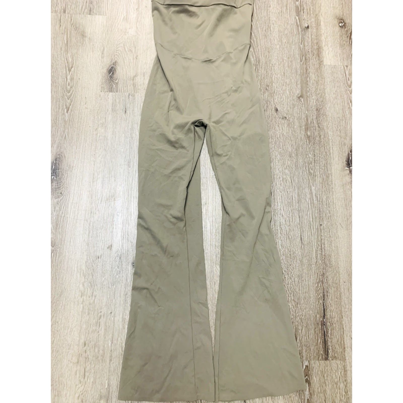 Victoria's Secret Victoria’s Secret VSX Cross-Back Flare Jumpsuit XL Green Women One-Piece Sleeveless Activewear Cross Back Flared Jumpsuit Size 40" / US 18 - 3 Thumbnail