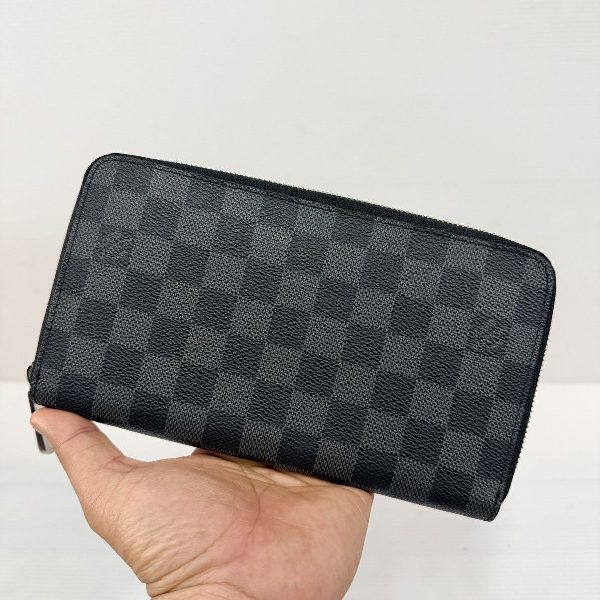 Louis Vuitton LOUIS VUITTON Damier Graphite Canvas Zippy Organizer Wallet Size ONE SIZE - 1 Thumbnail