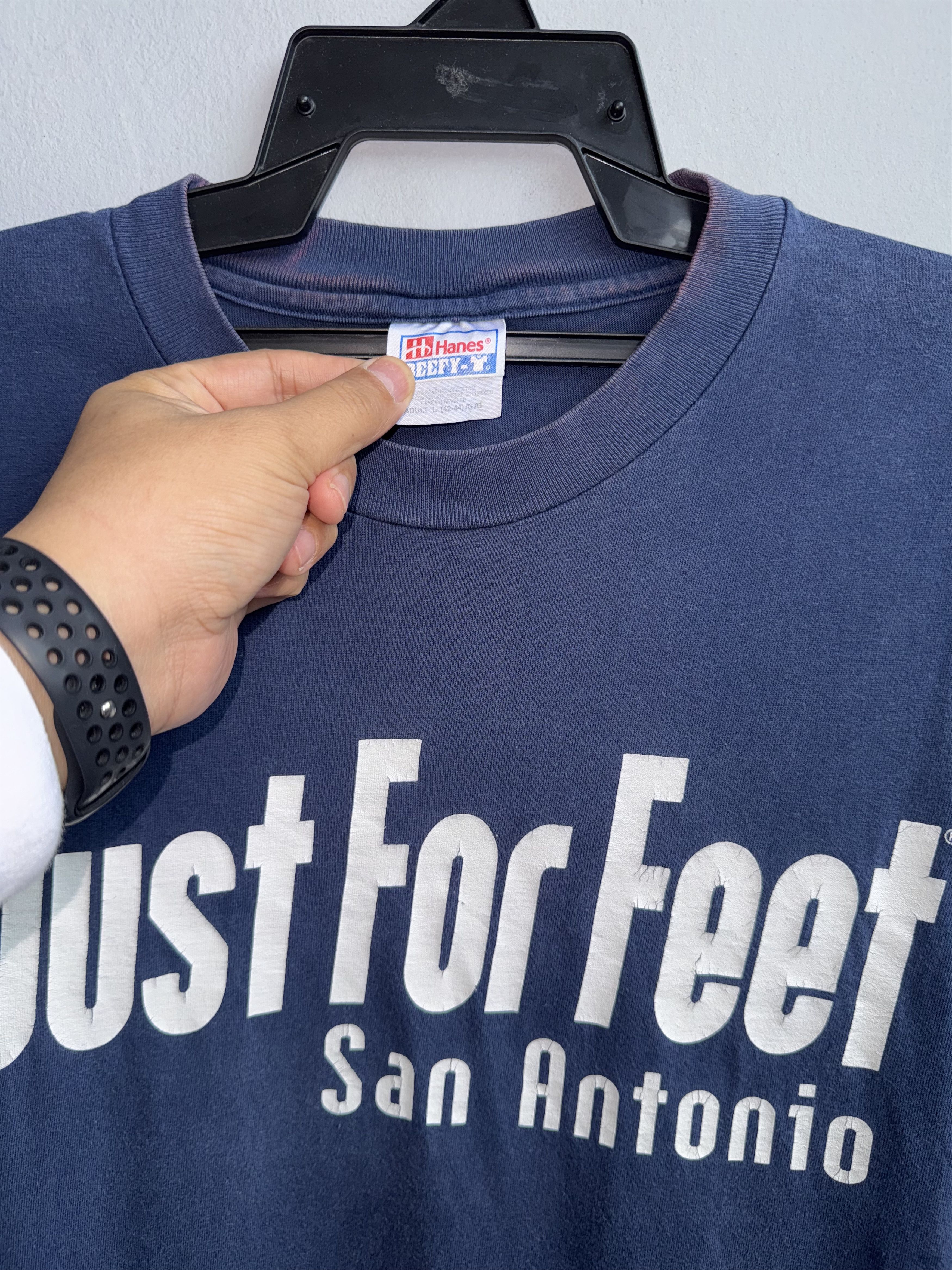 Hanes × Vintage Vintage “Just For Feet” Shirt Size US L / EU 52-54 / 3 - 4 Thumbnail