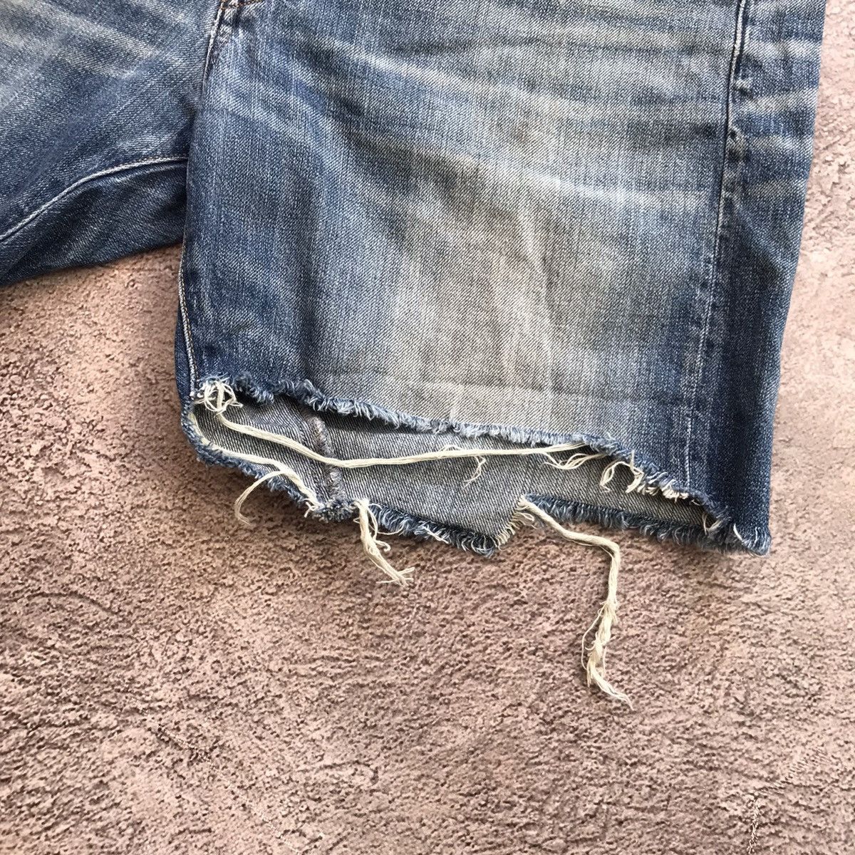 Vintage Vintage Y2K Distressed Denim Shorts Thrashed Streetwear 34 Size US 34 / EU 50 - 5 Thumbnail