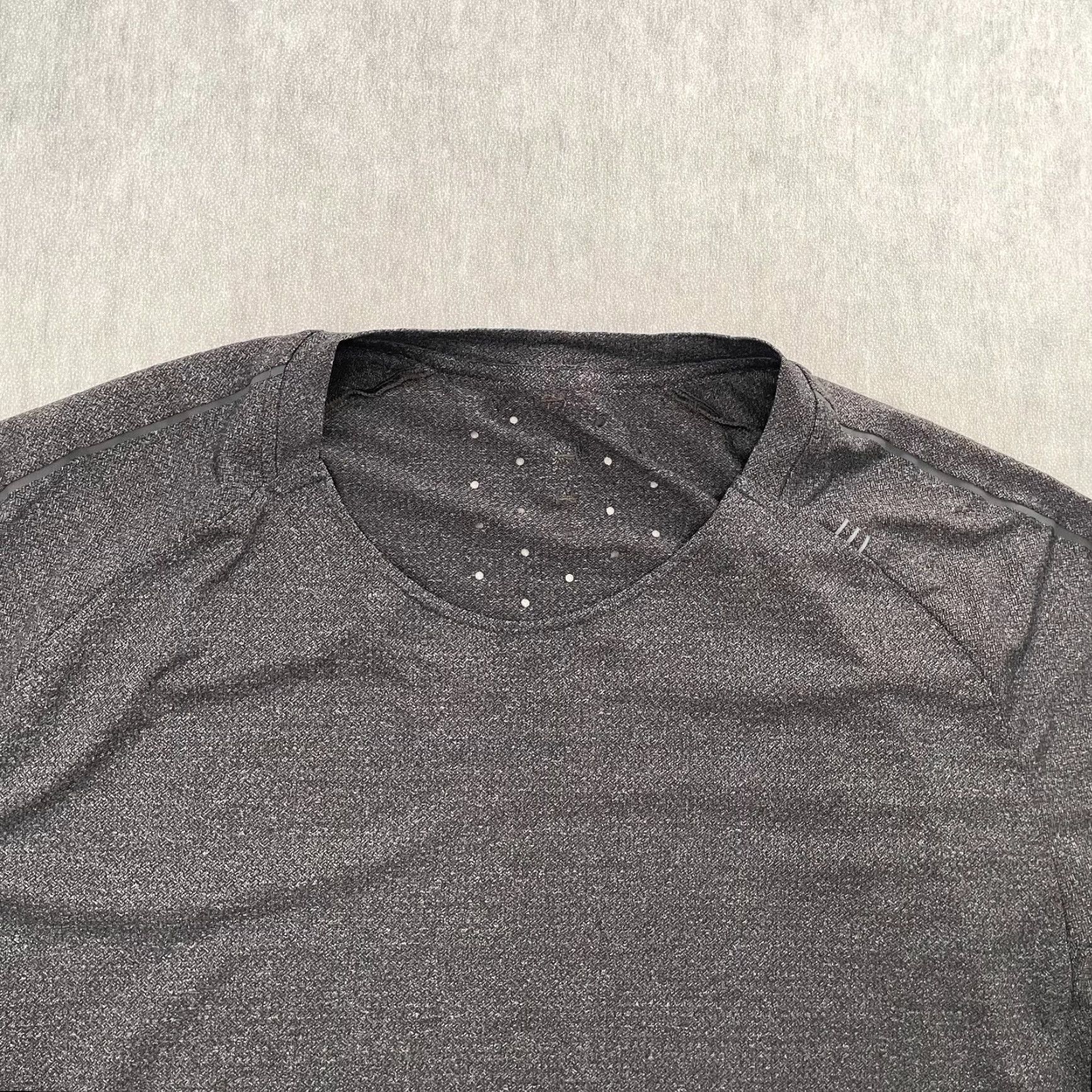 Lululemon Lululemon Shirt Mens Adult XL Gray All Terrain Short Sleeve Vents Gym Active Size US XL / EU 56 / 4 - 3 Thumbnail