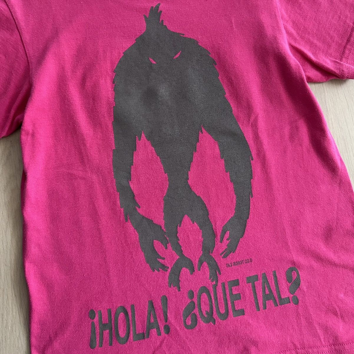 Japanese Brand Body Butter 1990s Printed “¡Hola! ¿Que Tal?” Cryptid T-Shirt Size US XS / EU 42 / 0 - 2 Thumbnail