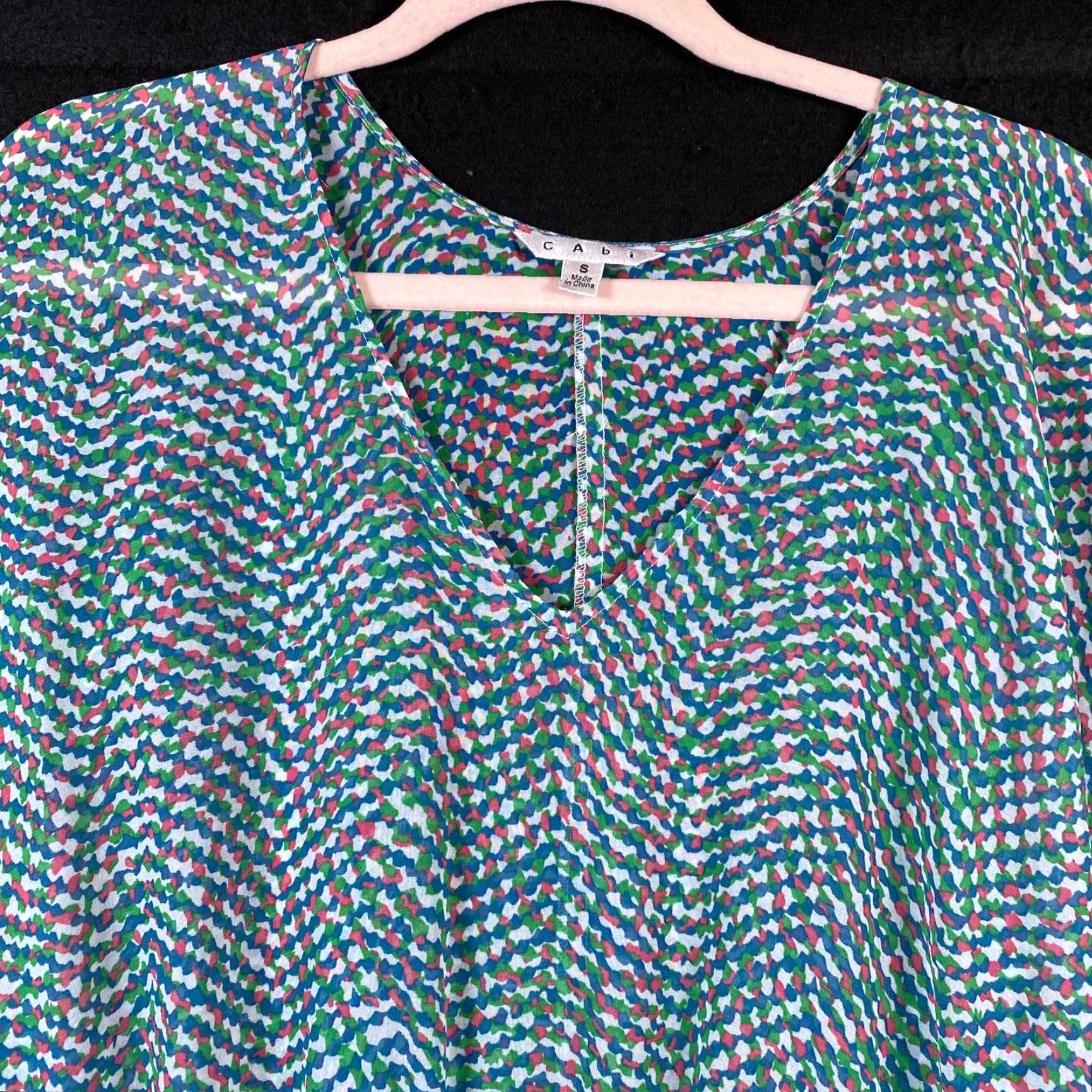 Vintage CAbi Blouse Multi Geometric Drop Waist Kimono Sheer V-Neck Stretch S Girl/Women’s? (recheck) Size S / US 4 / IT 40 - 2 Thumbnail