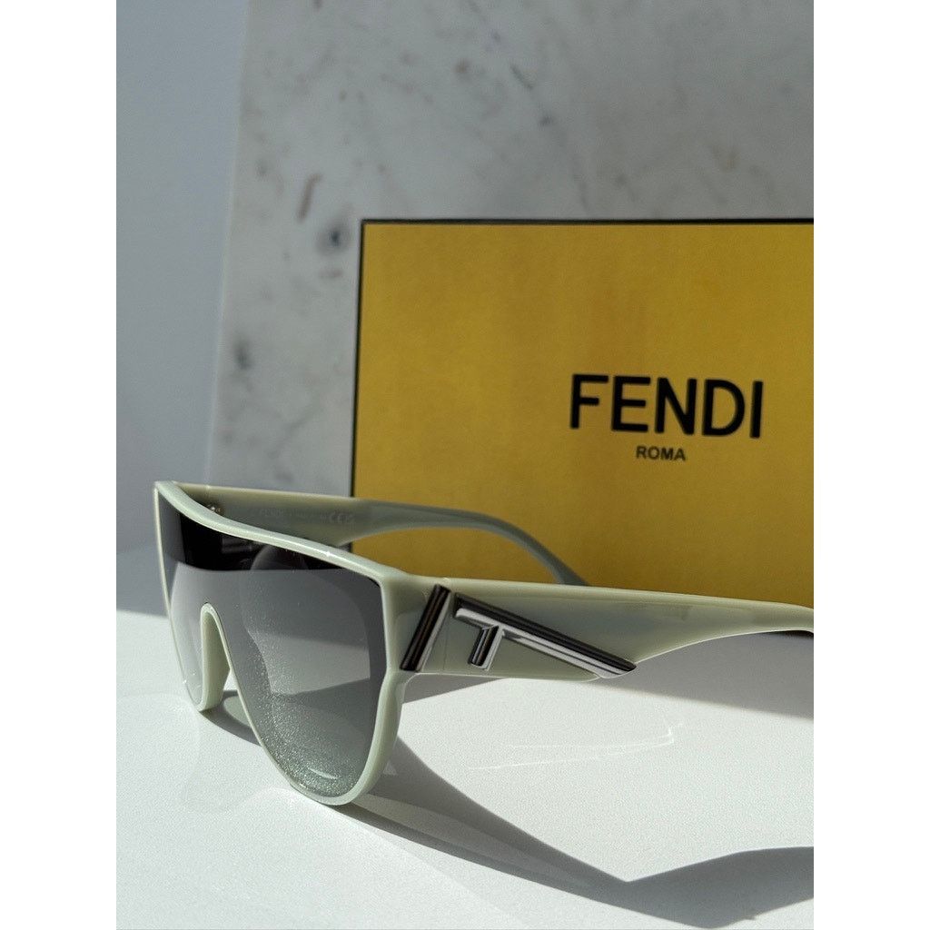 Fendi NEW Fendi FE40150I Way Green Flat Top Sunglasses Size ONE SIZE - 6 Thumbnail
