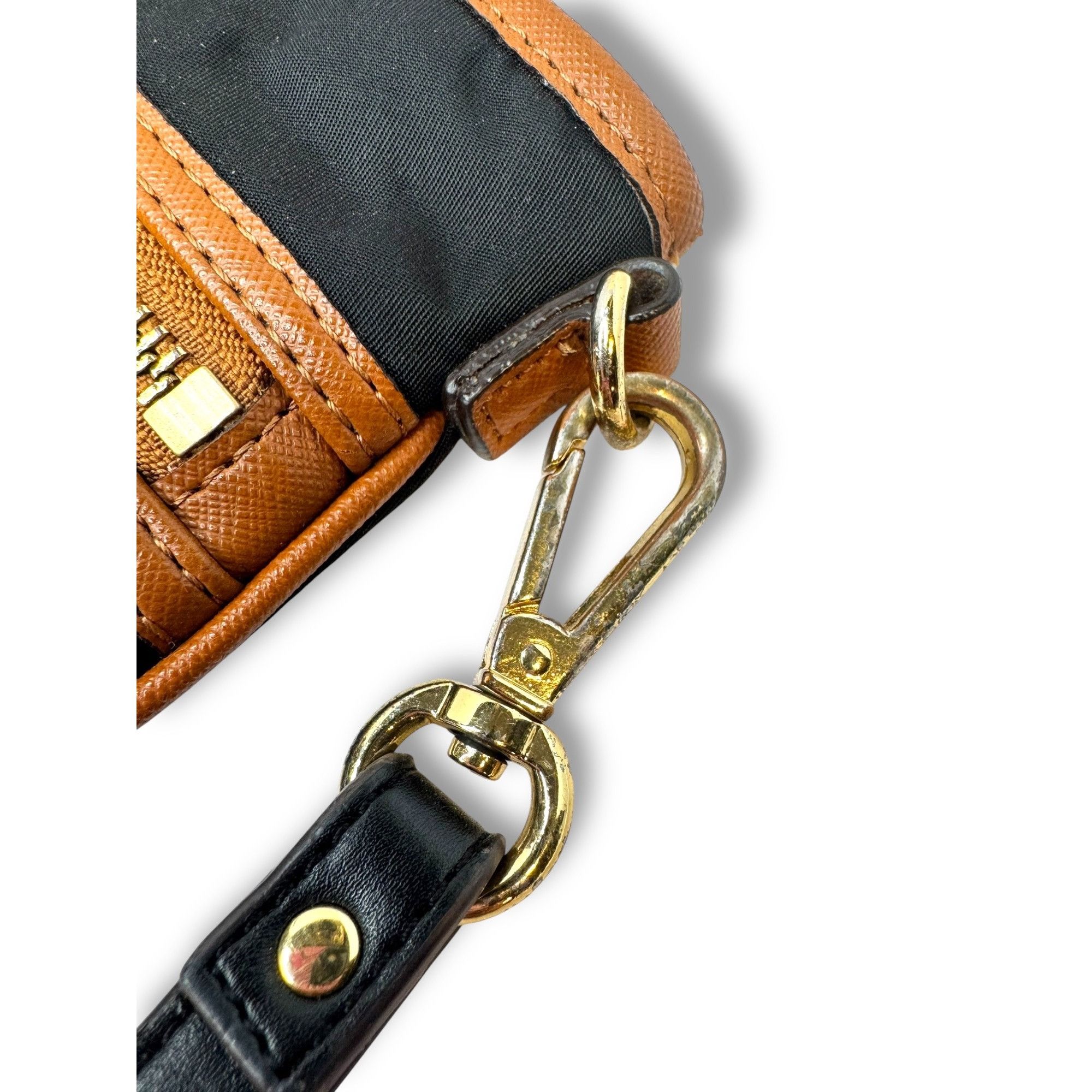 Michael Kors Michael Kors Kempton Black Nylon Wristlet Gold Tone Hardware Size ONE SIZE - 3 Thumbnail