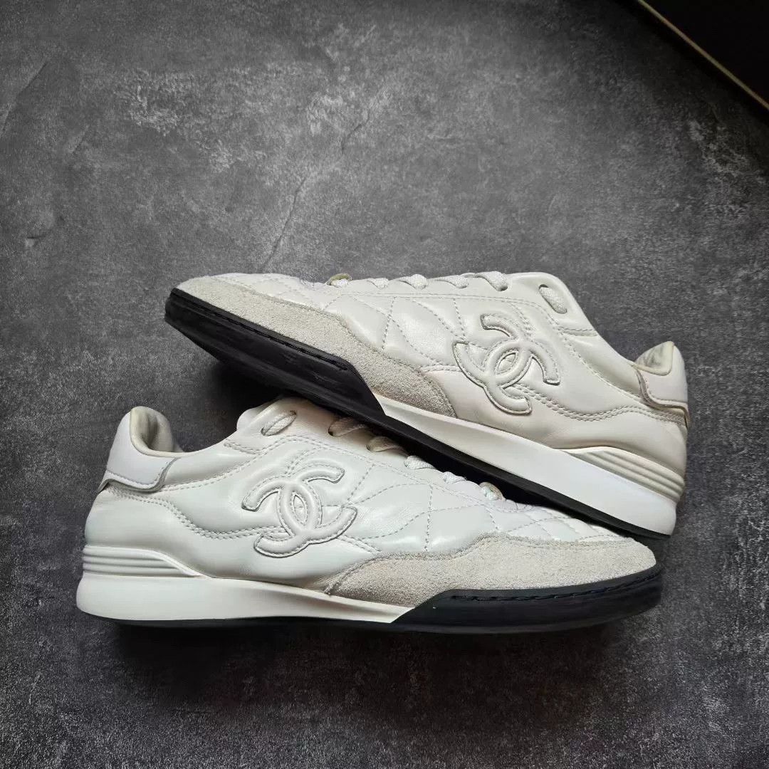 Chanel Chanel White Lowtop Sneakers S Women Size US 6 / IT 36 - 1 Thumbnail
