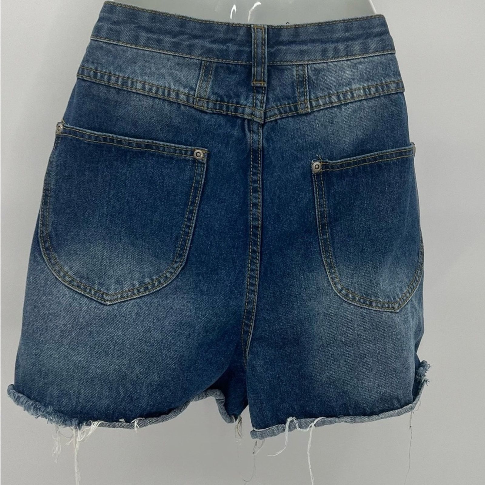 Boohoo BOOHOO TALL DISTRESSED FRAYED JEAN SHORTS SZ 8 NWT Size 30" / US 8 / IT 44 - 10 Thumbnail