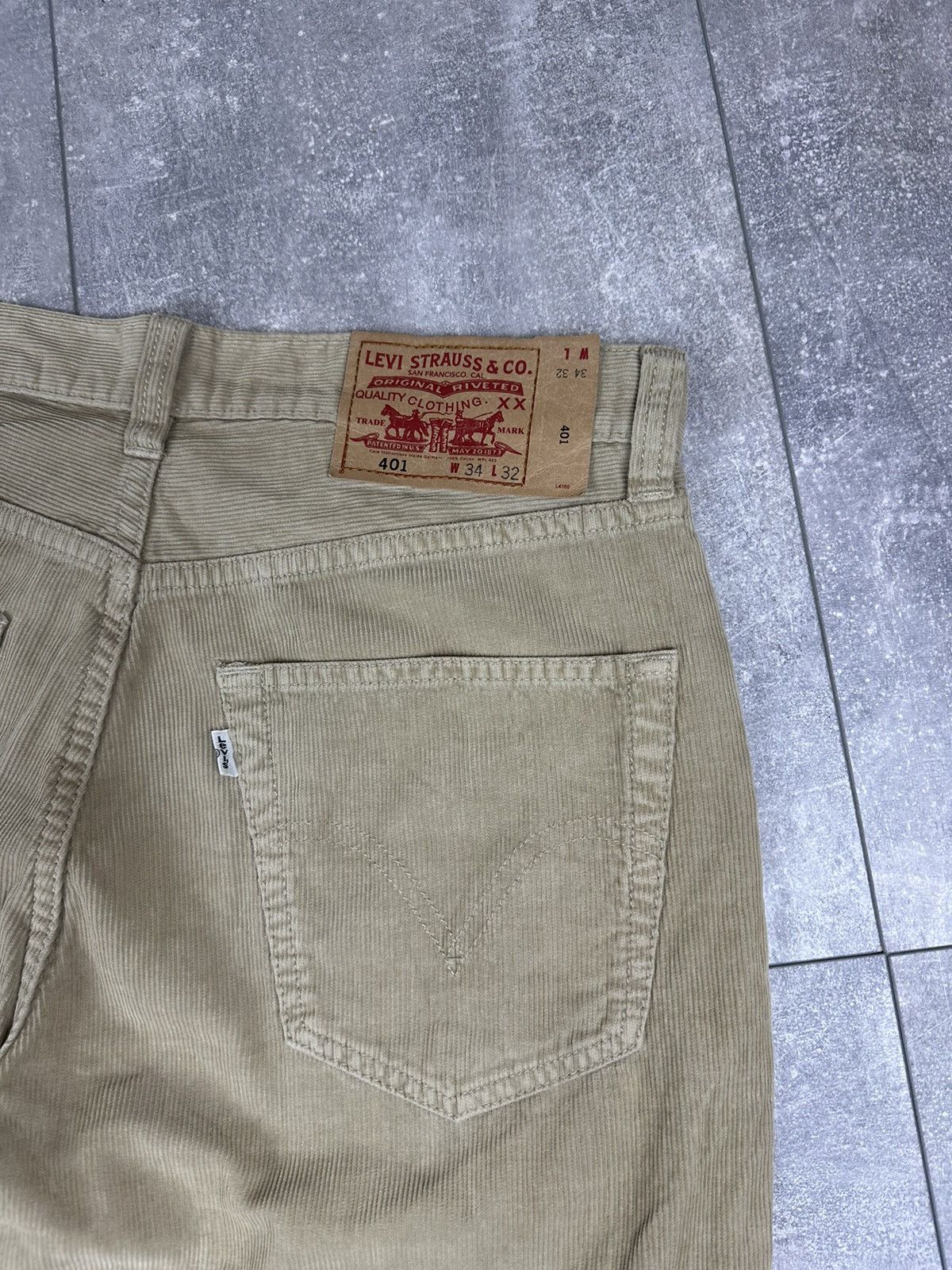 Levi's Levis 401 Beige Corduroy Mens Jeans Pants Size US 34 / EU 50 - 2 Thumbnail