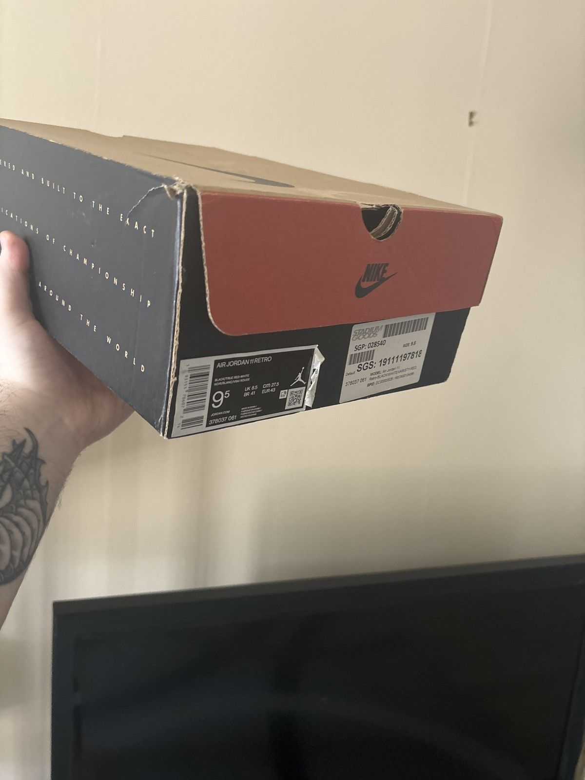 Jordan Brand Air Jordan 11 Breds Size US 9.5 / EU 42-43 - 7 Thumbnail
