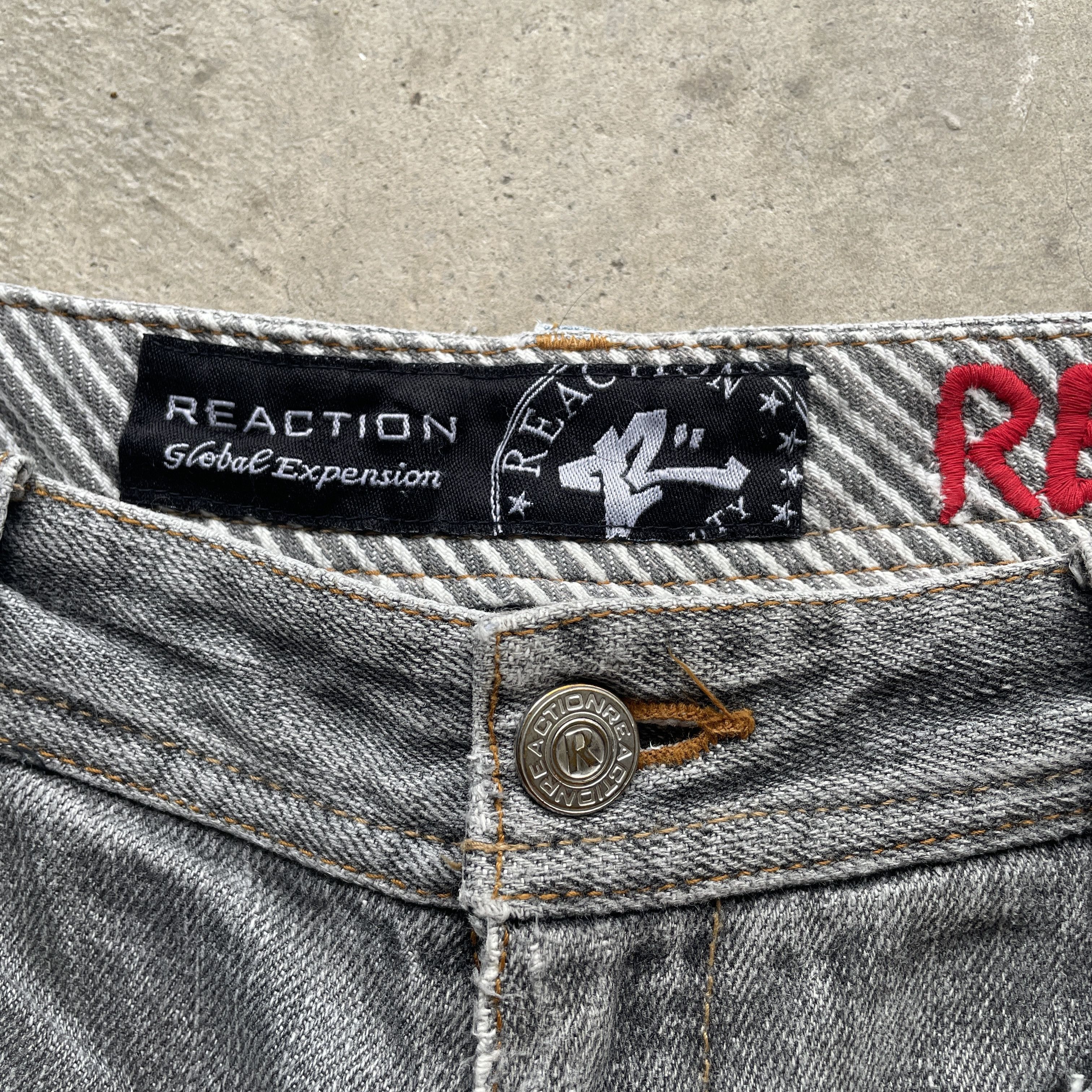 Japanese Brand W35 VINTAGE JAPAN REACTION FADED GREY BAGGY JEANS PANTS Size US 35 - 7 Thumbnail