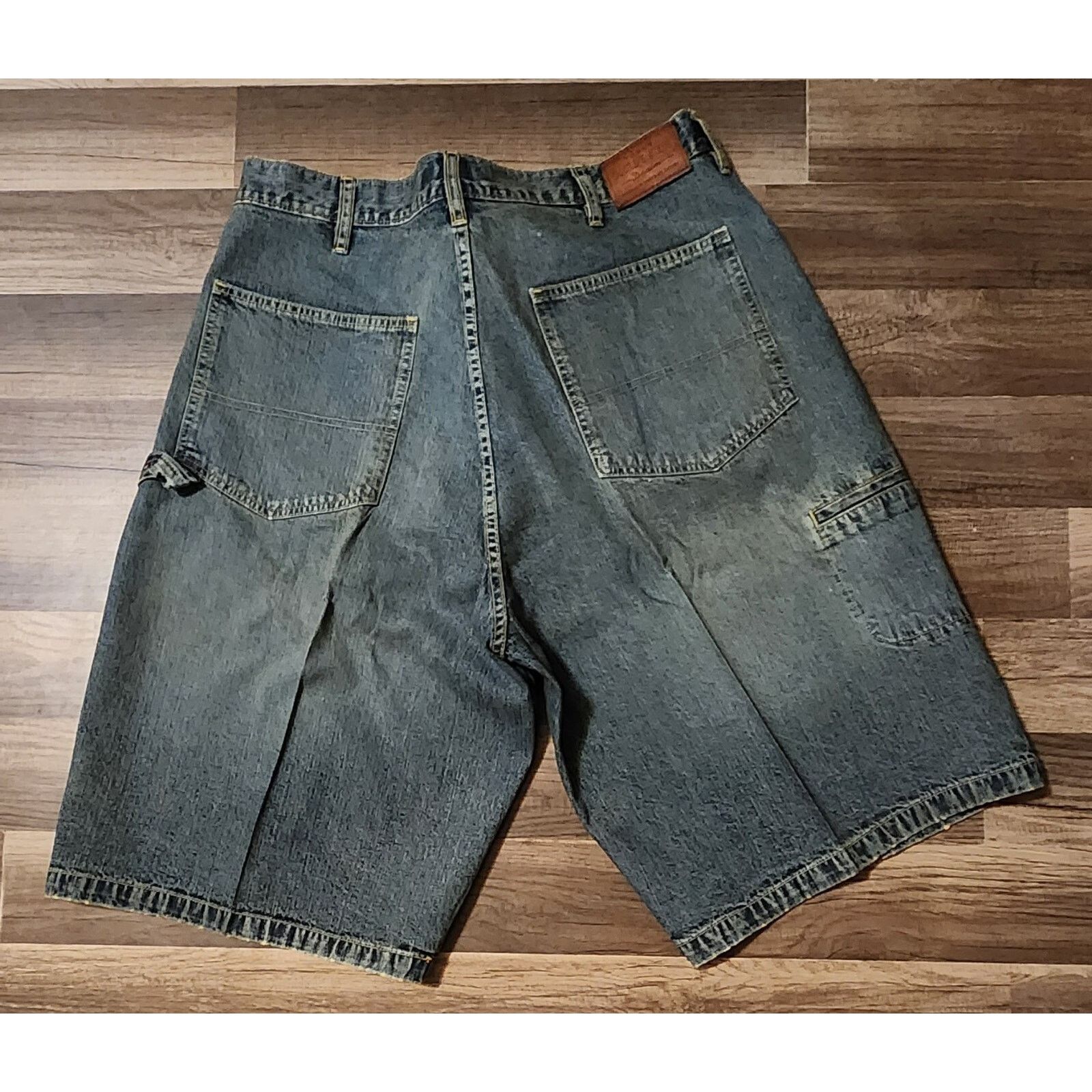Tommy Hilfiger Tommy Hilfiger Denim Carpenter Shorts Leather Ptch Sz40 1197 Size US 40 / EU 56 - 2 Thumbnail