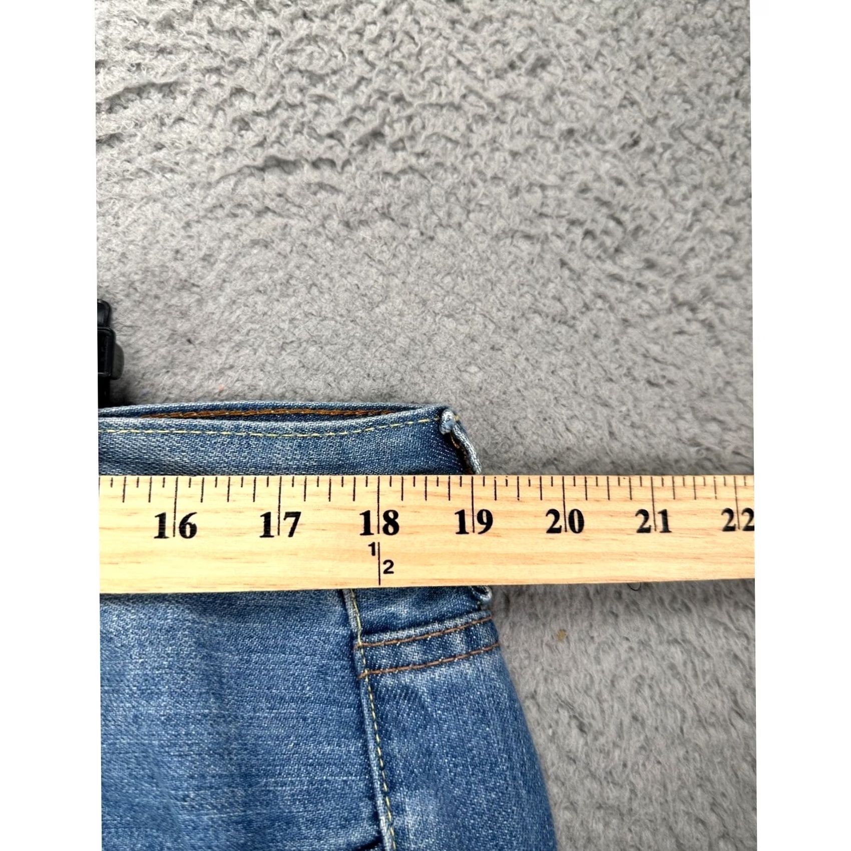 Lucky Brand Lucky Brand 165 Jeans Mens 38 Blue Distressed Straight Leg 5 Pocket Denim Pants Jeans Mens 38 Blue Distressed Straight Leg 5 Pocket Denim Pants Size US 38 / EU 54 - 7 Thumbnail