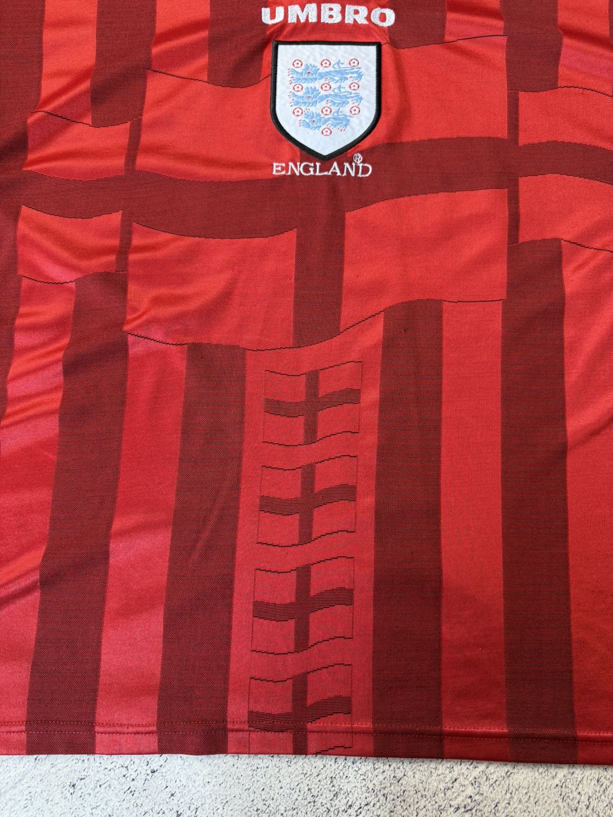 Umbro ENGLAND UMBRO 1997 1998 AWAY VINTAGE FOOTBALL JERSEY SHIRT Size US L / EU 52-54 / 3 - 10 Thumbnail