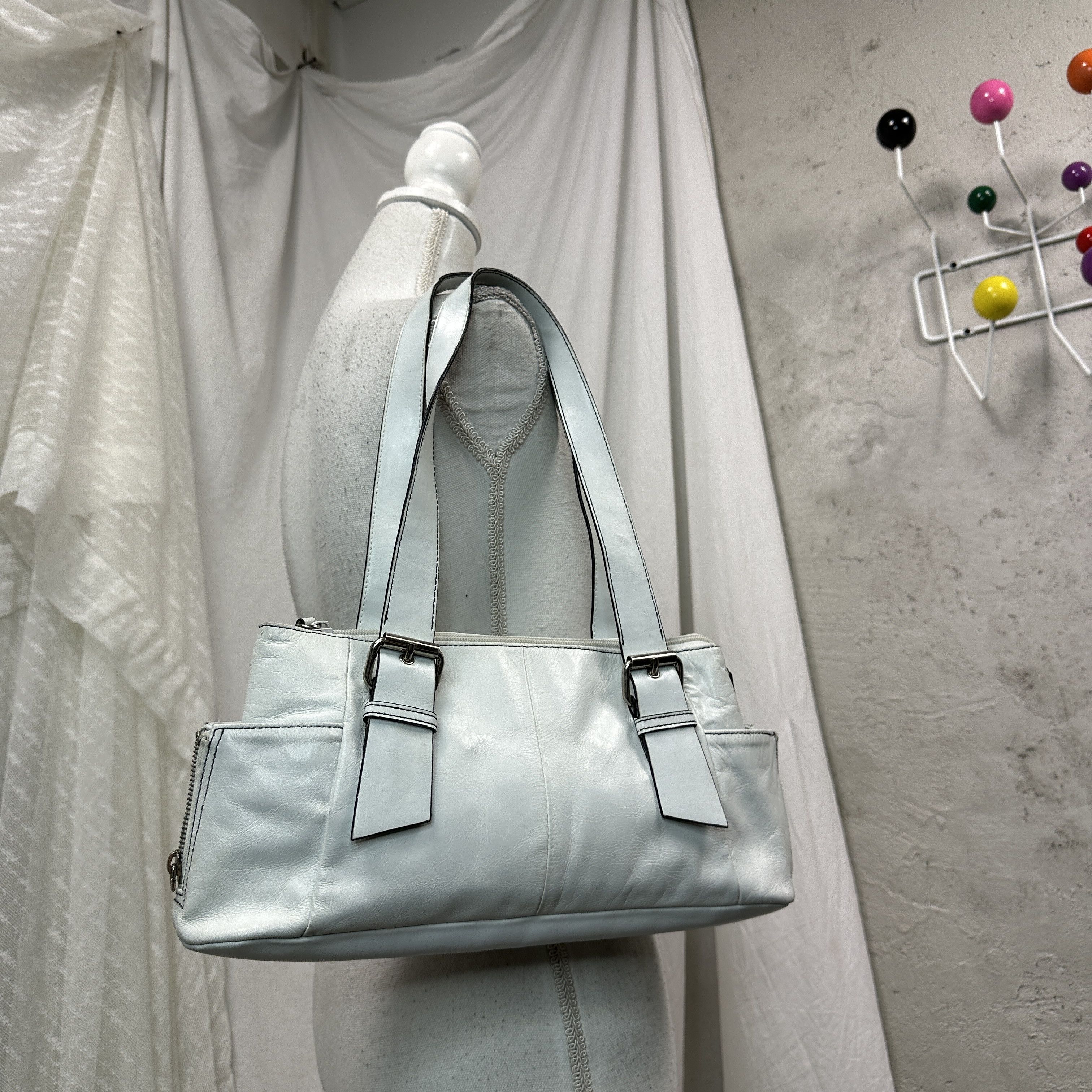 Vintage Vintage Leather White Buckled Baguette Bag Y2K Size ONE SIZE - 6 Thumbnail