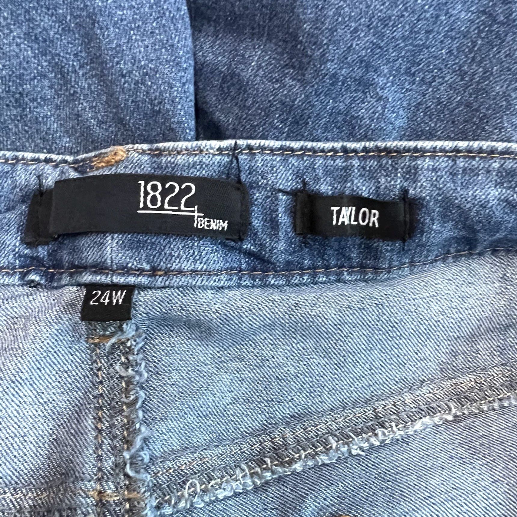 Vintage 1822 Denim Jeans Women's 24W Plus Blue Cropped Cuffed High Rise Stretch Denim Inseam 25 Regular Rise Zip Closure Logo Button Zipper 42 in Waist Size 42" / US 20 - 7 Thumbnail