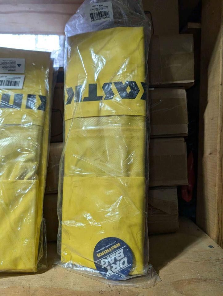 Designer Dry Bag 30L capacity! Waterproof, watersports, camping Size ONE SIZE - 6 Thumbnail