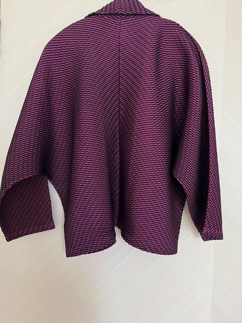 Issey Miyake Issey Miyake size:2 Purple-black fish-scale coat Size XS / US 0-2 / IT 36-38 - 5 Thumbnail