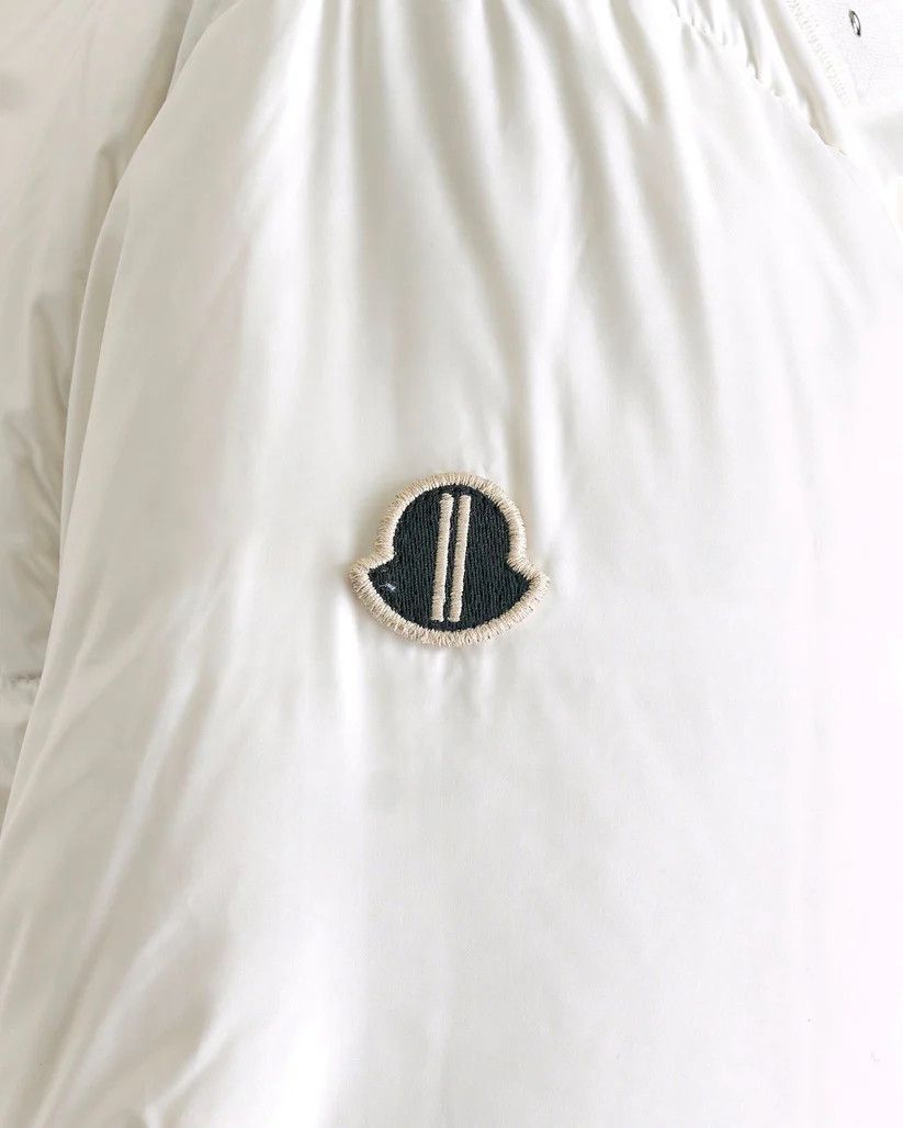 Rick Owens o1s1v1r1oon0825 Moncler Hooded Cyclopic Coat in Milk/White Size US XL / EU 56 / 4 - 8 Thumbnail
