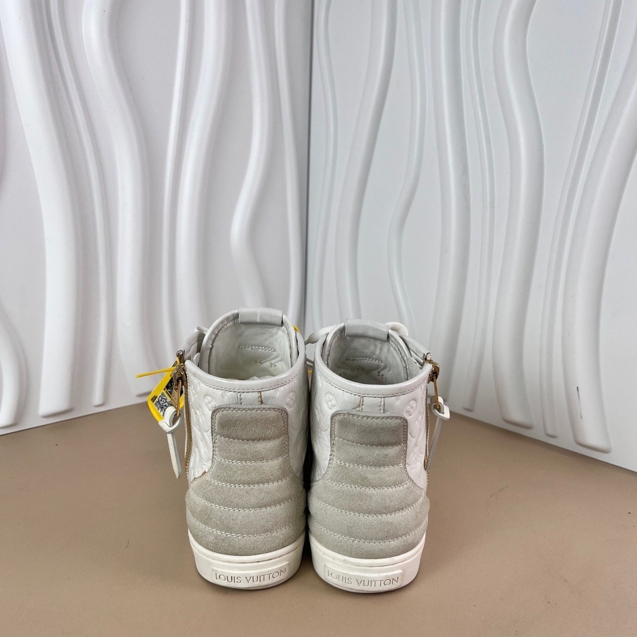 Louis Vuitton Louis Vuitton White High Top Sneakers Ladies Size 35.5 Leath Size US 5 / IT 35 - 7 Thumbnail