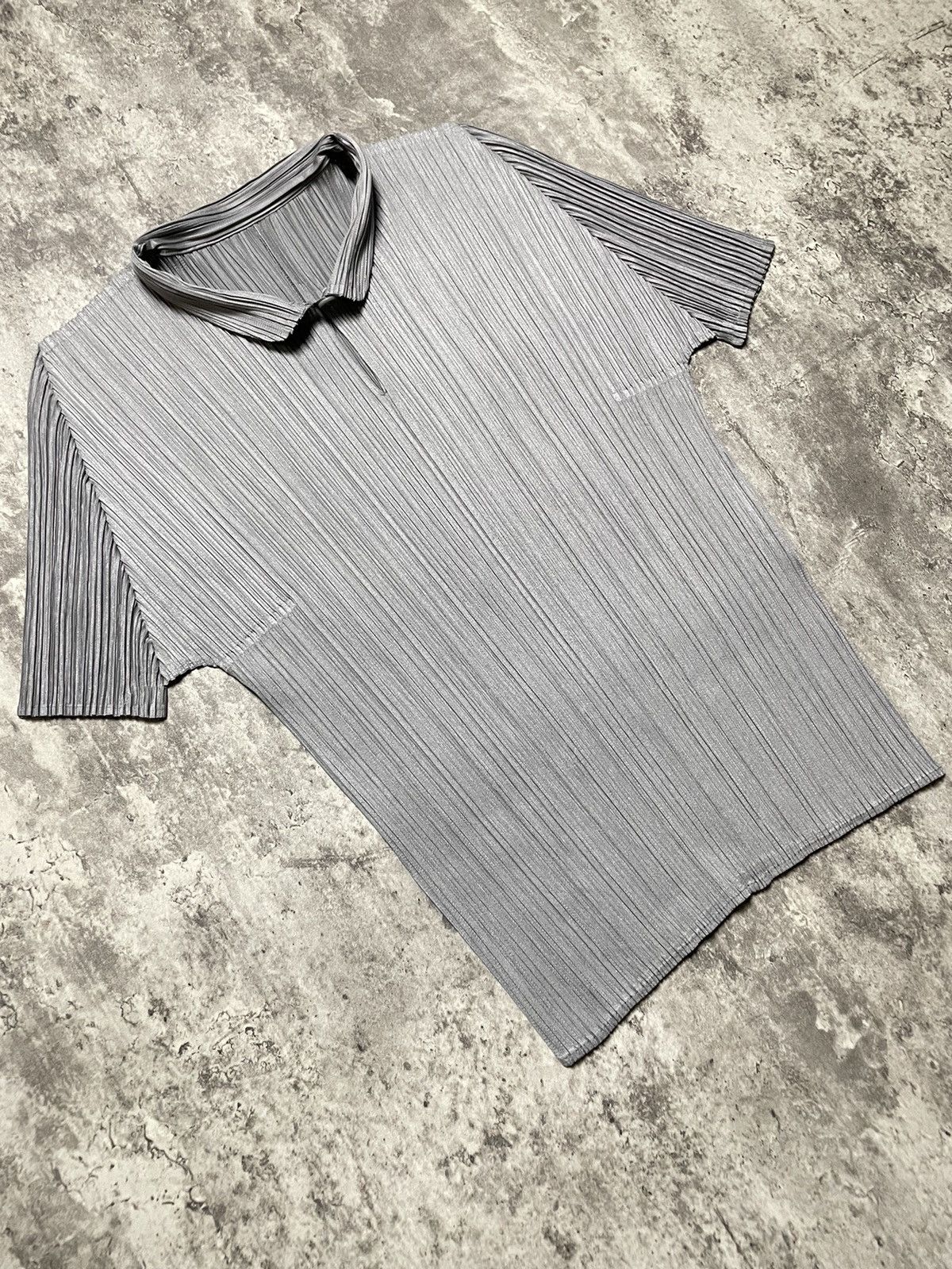 Pleats Please Issey Miyake FREE TAX 🩷 Pleats Please Pleated Button Neck SS Cut And Sewn Size M / US 6-8 / IT 42-44 - 2 Thumbnail