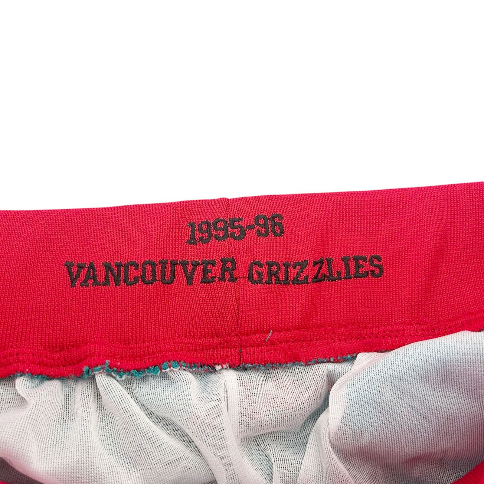 Vintage Vintage 1995-96 NBA Vancouver Grizzlies Basketball Shorts M Size US 28 / EU 44 - 2 Thumbnail