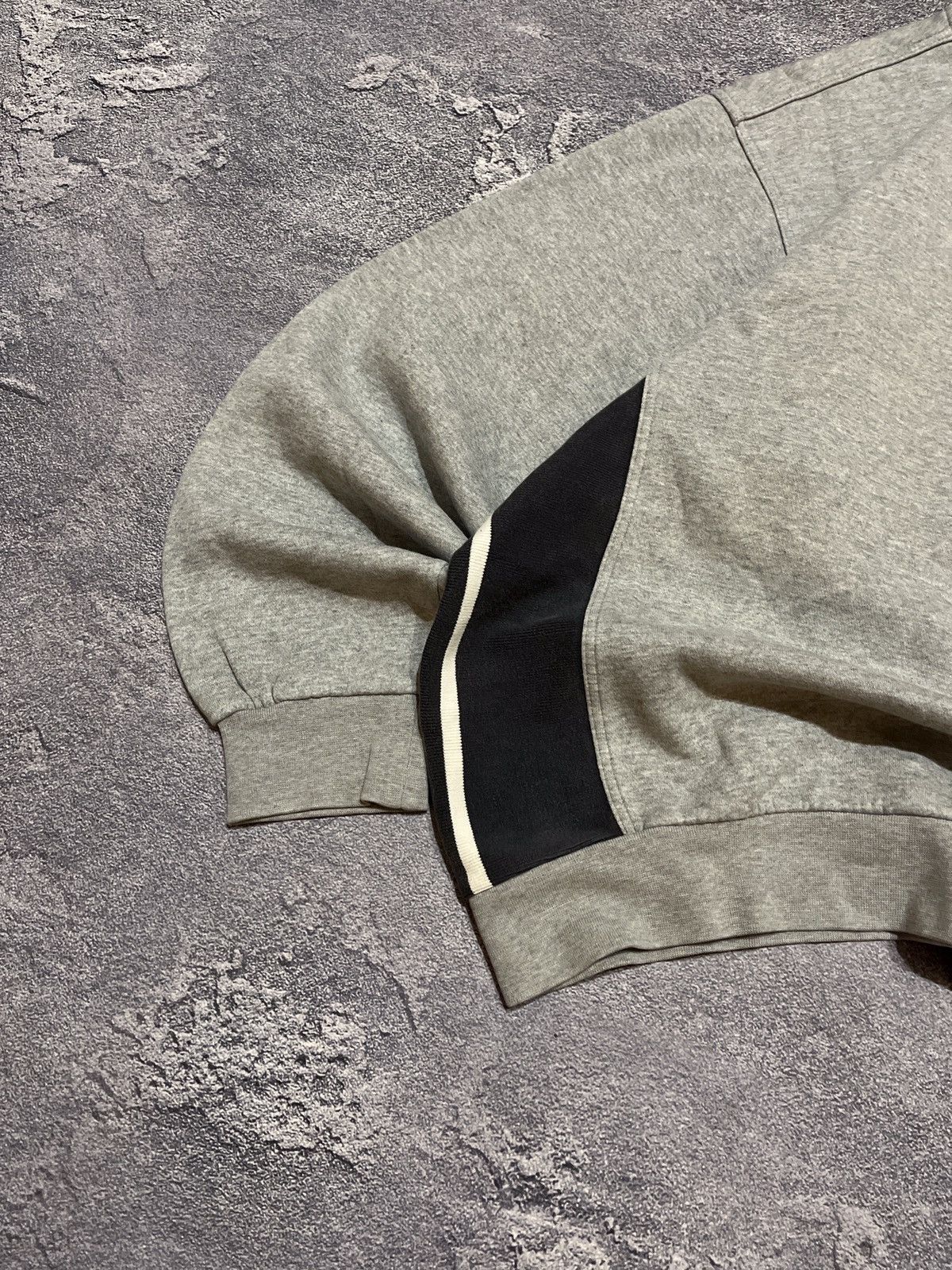 Nike × Vintage Vintage 90s Nike Swoosh Essential Crewneck Sweatshirt Size US L / EU 52-54 / 3 - 4 Thumbnail