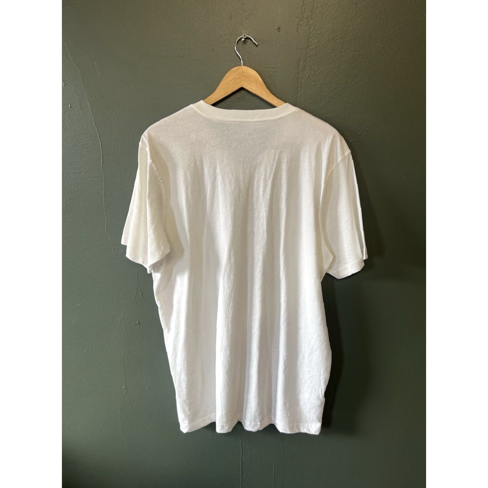 Eddie Bauer Eddie Bauer Mens White Short Sleeve V-Neck T-Shirt L Tall NWT Size US L / EU 52-54 / 3 - 2 Thumbnail