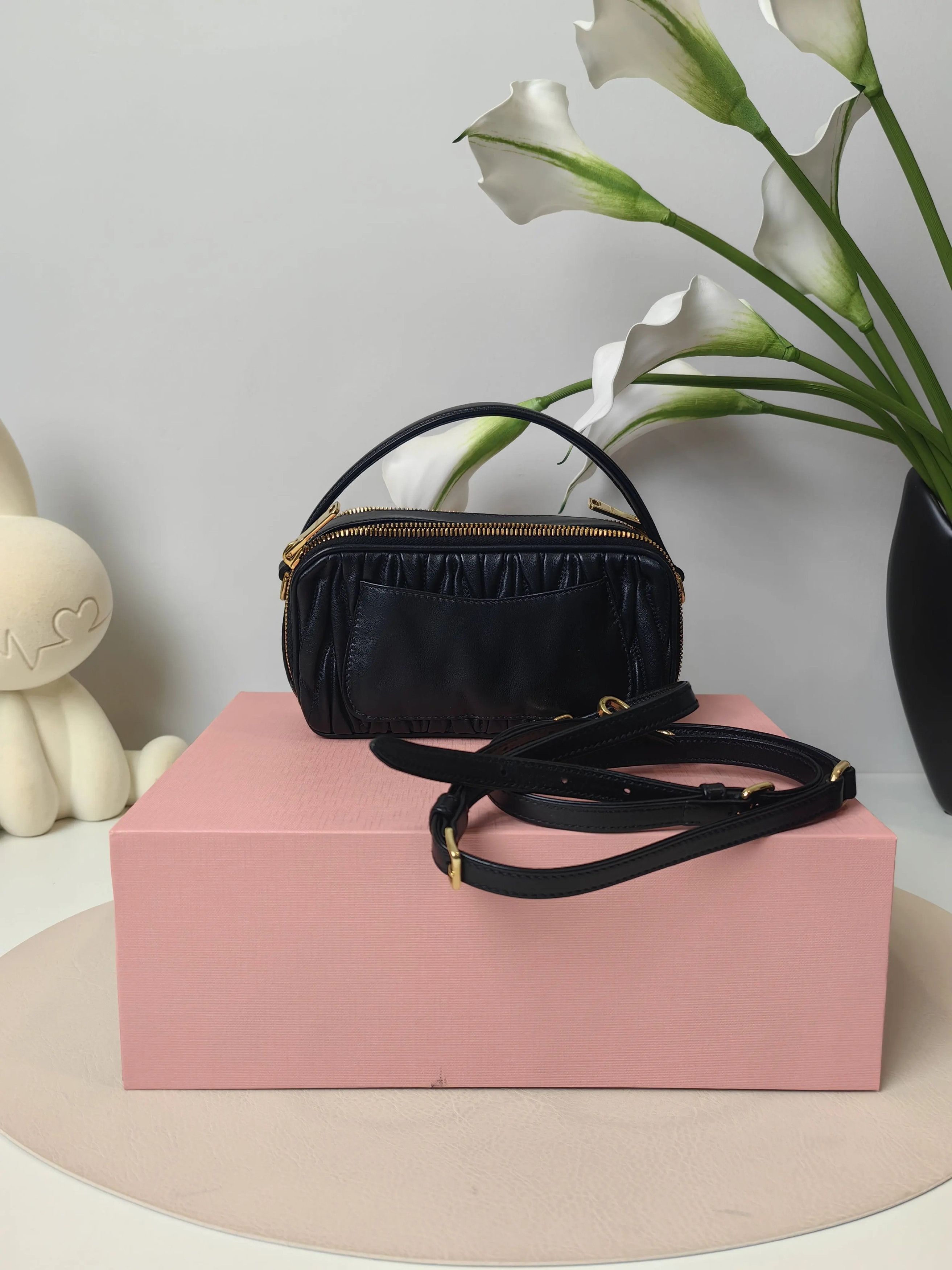 Miu Miu Miu Miu Black Matelassé Lambskin Shoulder Bag Size ONE SIZE - 2 Thumbnail