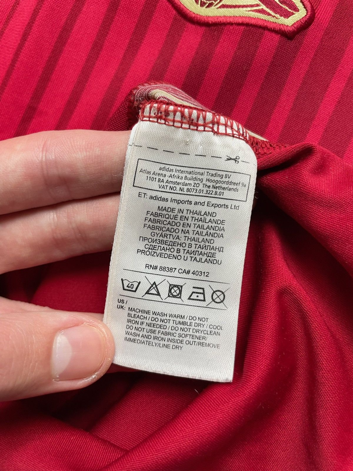 Adidas × Vintage Vintage adidas Spain size M soccer jersey red Size US M / EU 48-50 / 2 - 5 Thumbnail