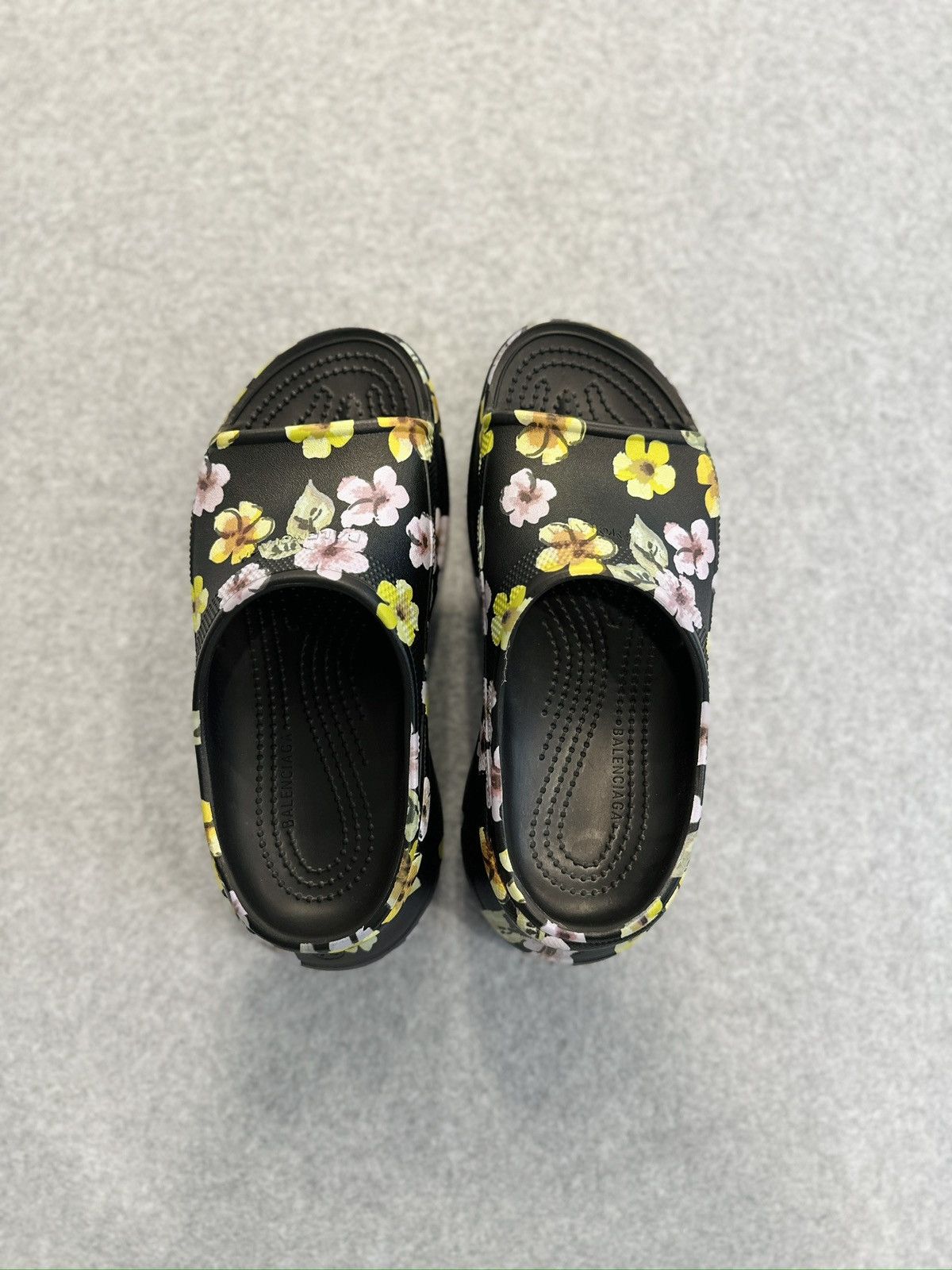 Balenciaga × Crocs Rare sold out collab with Balenciaga x Crocs Size US 6 / IT 36 - 4 Thumbnail