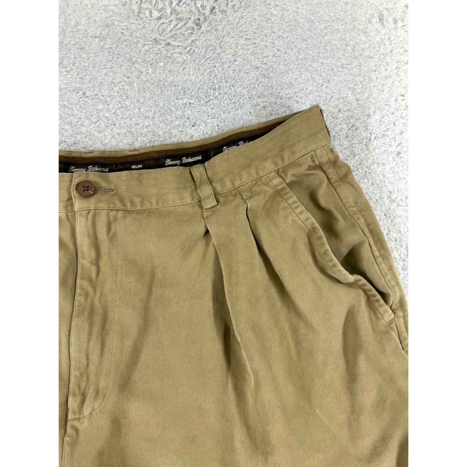 Tommy Bahama Tommy Bahama Shorts Men 38 Beige Pleated Bermuda Silk Blend Golf Bermuda Casual Shorts Mens Beige Silk Blend 90s? Size US 38 / EU 54 - 5 Thumbnail