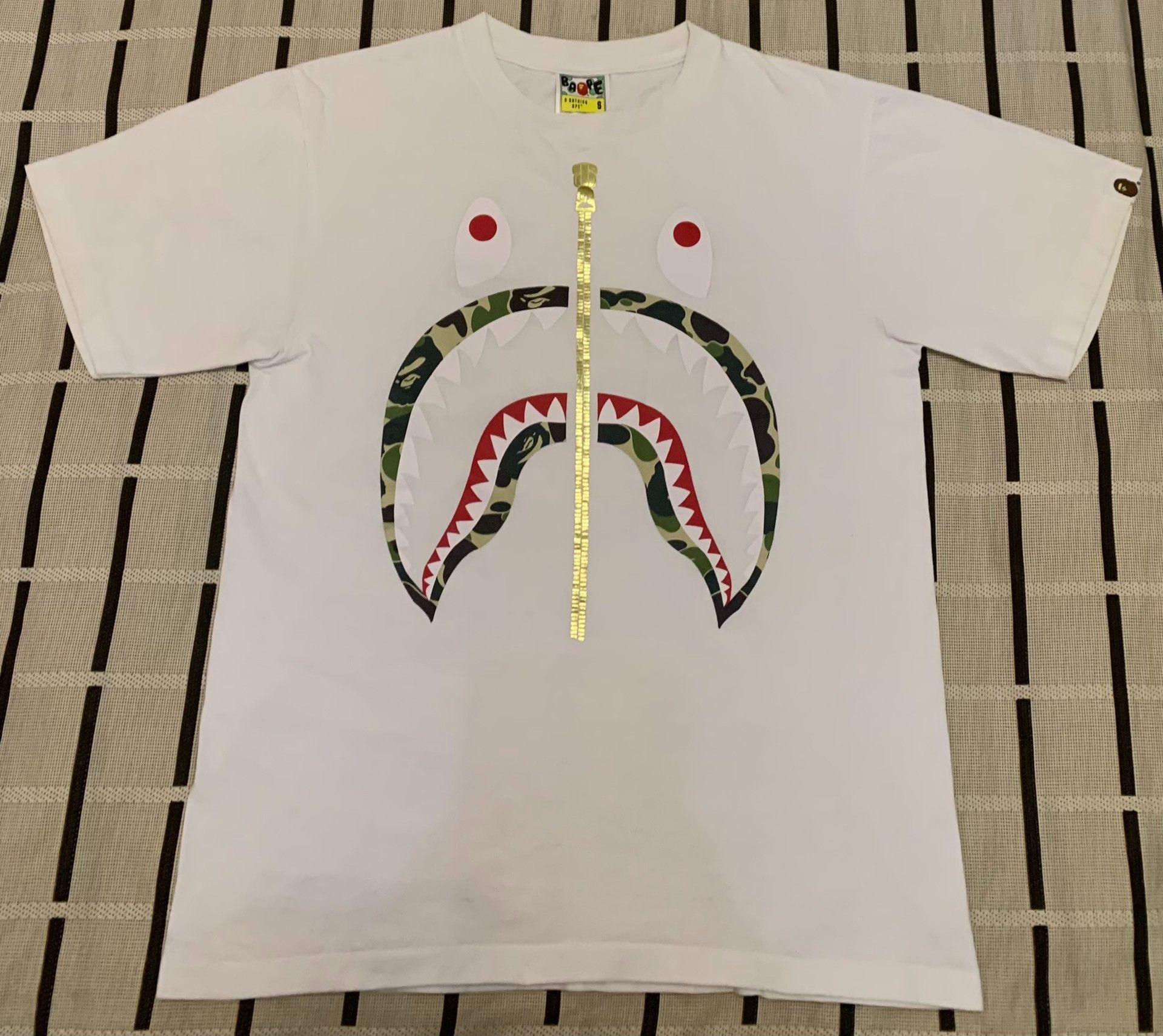 Bape Bape Shark Camo Green T-Shirt S Men Size US S / EU 44-46 / 1 - 1 Thumbnail