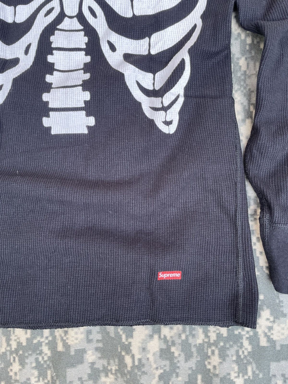 Hanes × Supreme BONES THERMAL SUPREME x HANES Size US XS / EU 42 / 0 - 3 Thumbnail