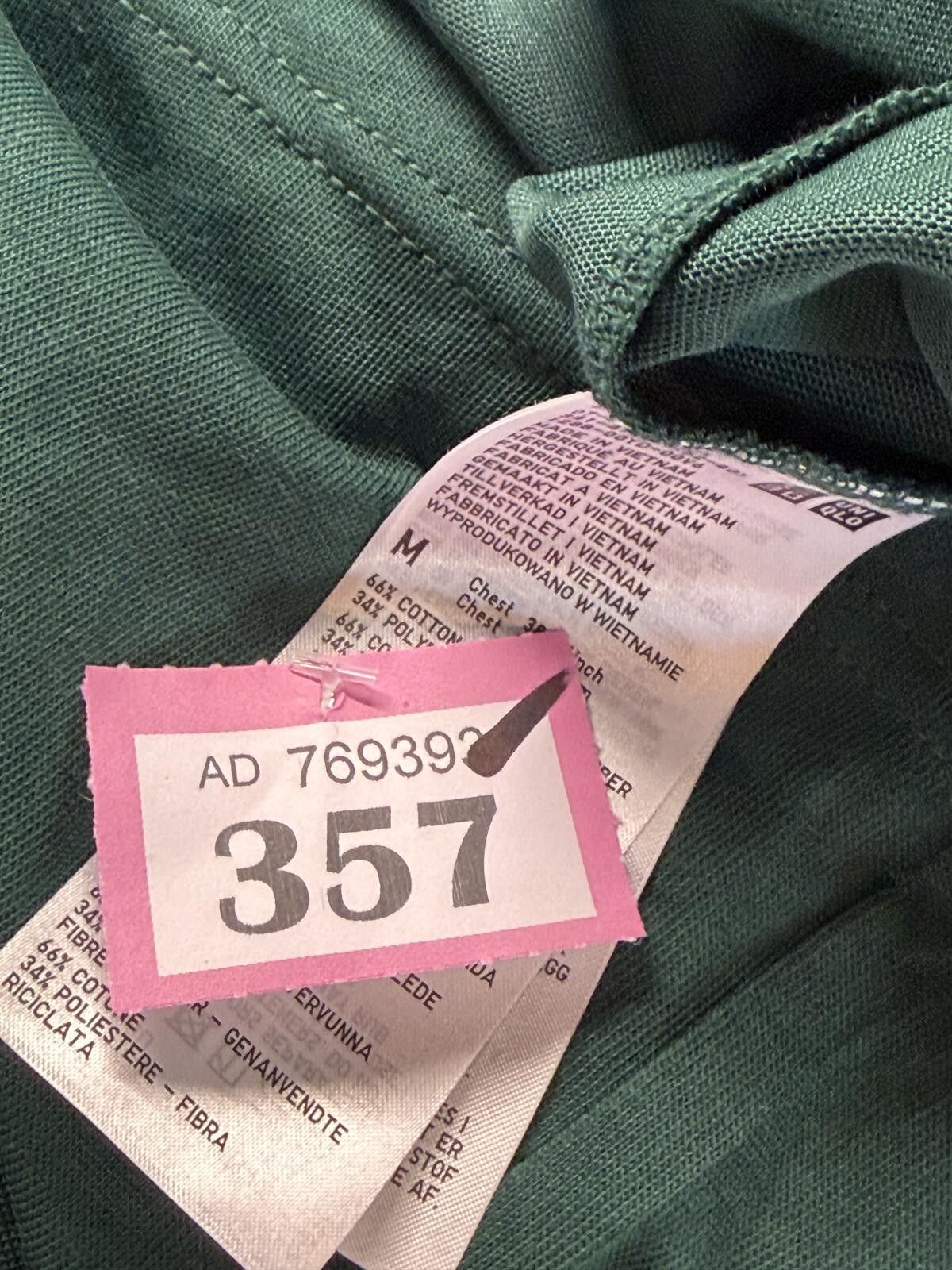 Other Uniqlo dark green cotton tshirt in size M Size US M / EU 48-50 / 2 - 3 Thumbnail