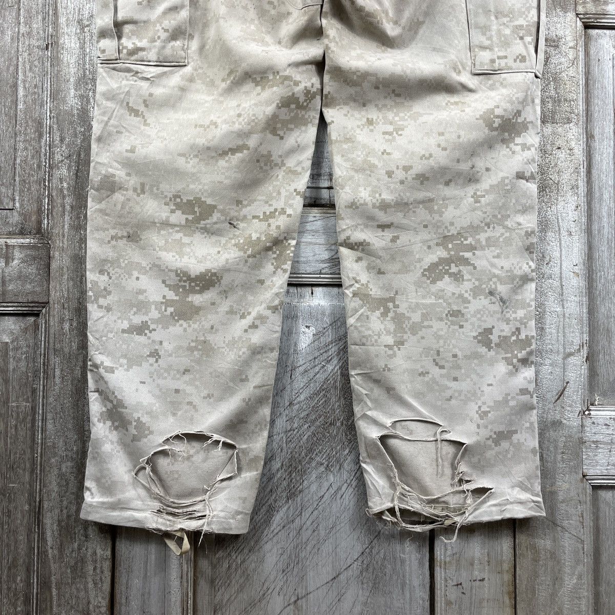 Vintage Vintage Camo Military Distressed Double Knee Cargo Pants Size US 35 - 10 Thumbnail