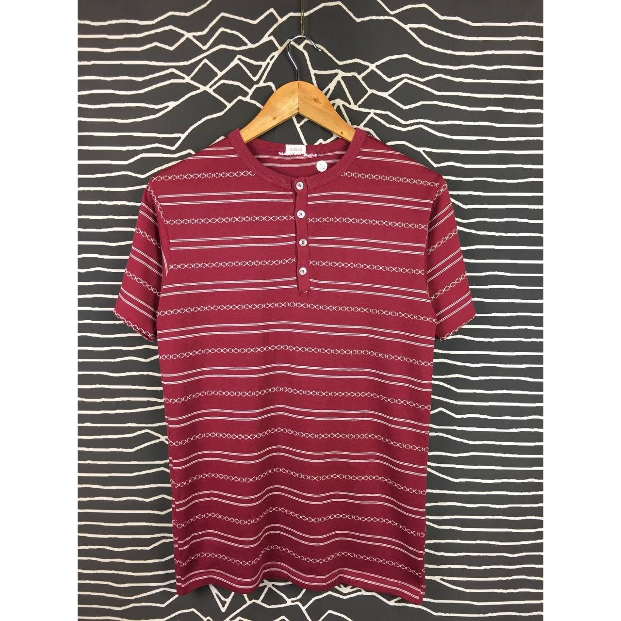 Vintage Vtg 90s Retro Style Patterned Single Stitch Henley Neck Tee Size US S / EU 44-46 / 1 - 1 Thumbnail