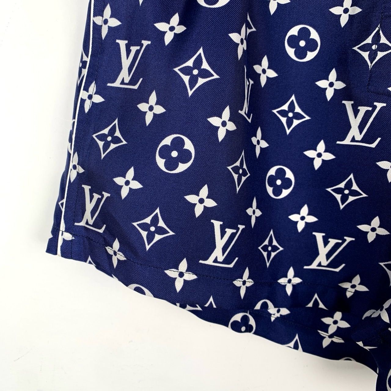 Louis Vuitton Louis Vuitton Navy Blue Monogram Print Swim Shorts Size 36 M Size 26" / US 2 / IT 38 - 4 Thumbnail
