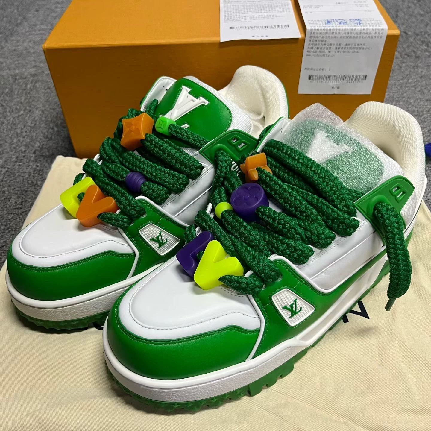 Louis Vuitton louis vuitton white green low-top sneakers Size US 8.5 / EU 41-42 - 2 Thumbnail