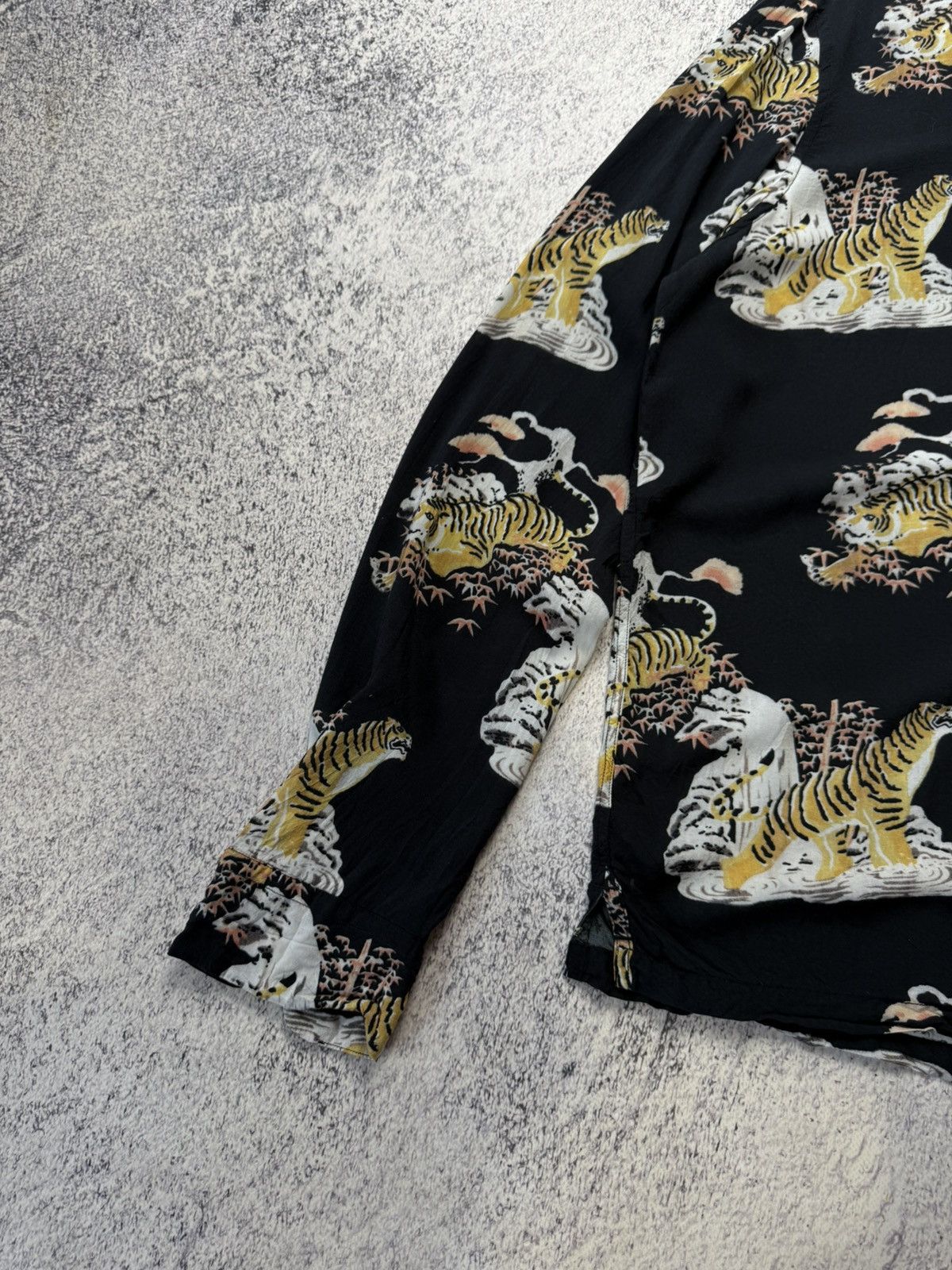 Allsaints Vintage Allsaints Viscose Tiger Crazy Print Y2K Hawaii Shirt Size US L / EU 52-54 / 3 - 14 Thumbnail