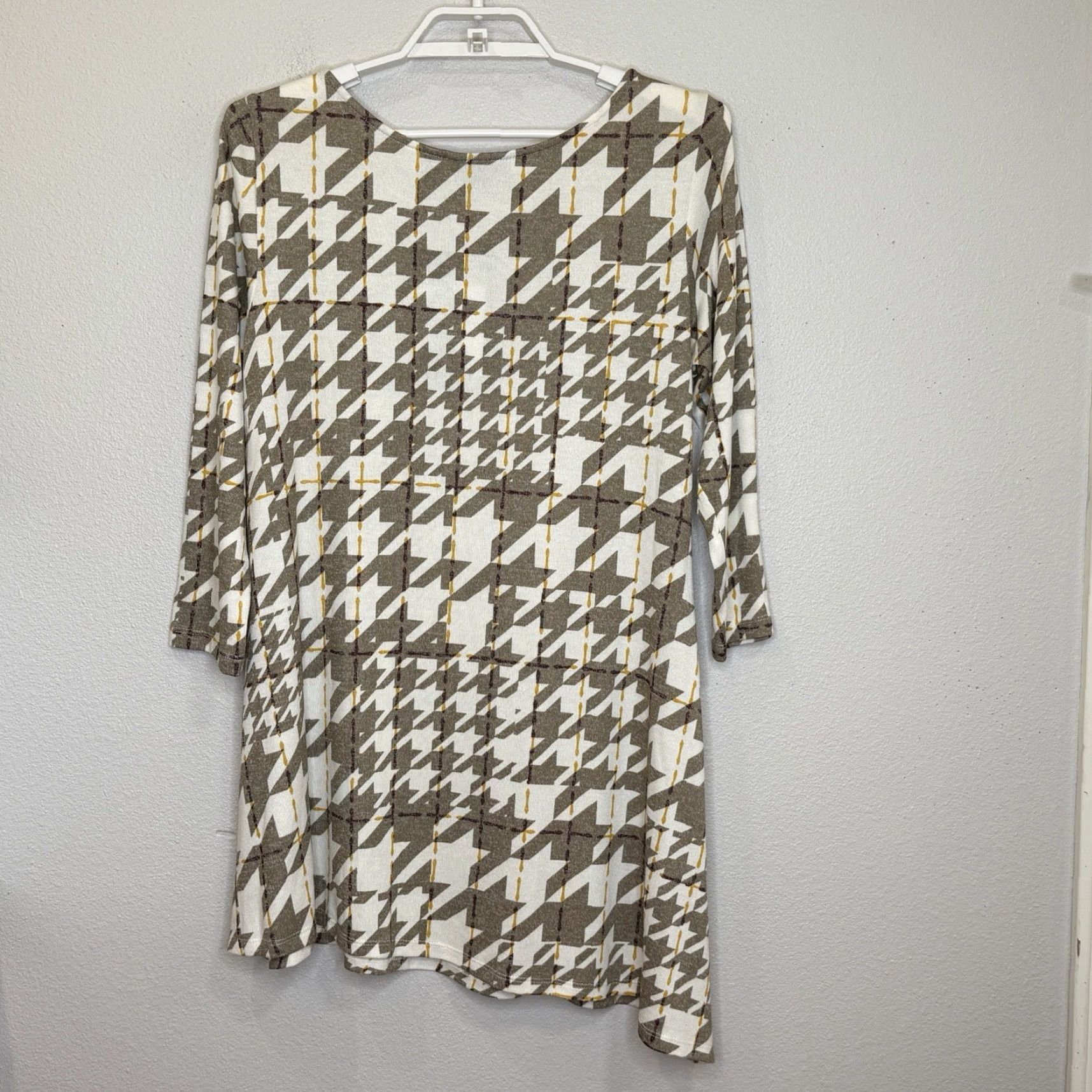 Vintage VINTAGE Attitudes by Renee Casknit Asymmetric Hem Green Houndstooth Tunic Top Women's Size Medium 3/4 Sleeve Round Neck Rayon Blend Size M / US 6-8 / IT 42-44 - 5 Thumbnail