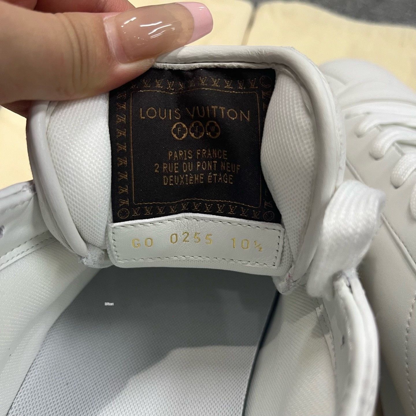 Louis Vuitton Louis Vuitton 25 White Embossed Casual Shoes Size US 10.5 / EU 43-44 - 5 Thumbnail