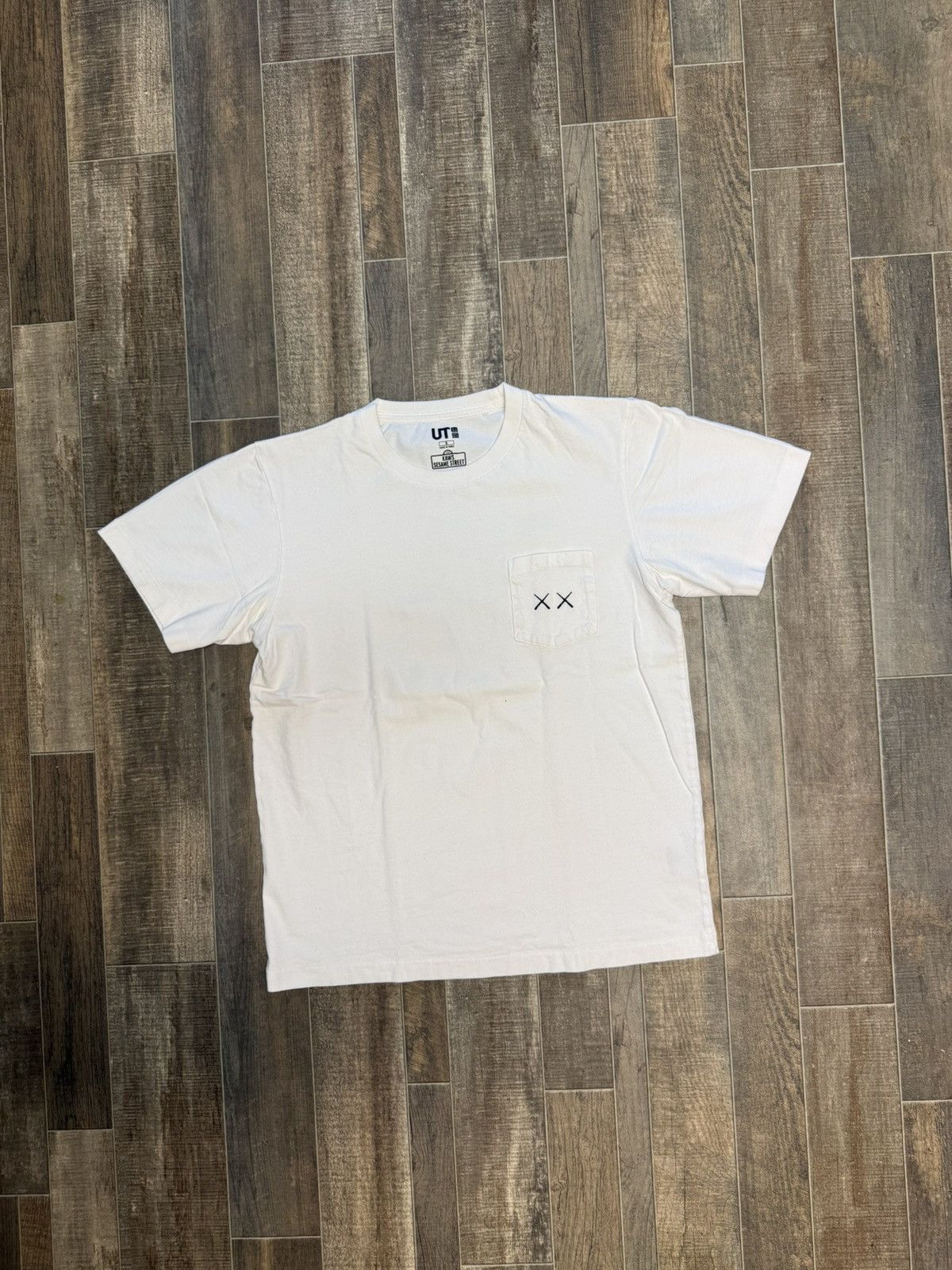 Kaws × Uniqlo FW18 KAWS Uniqlo x Sesame Street XX Pocket Tee Size S Size US S / EU 44-46 / 1 - 2 Thumbnail