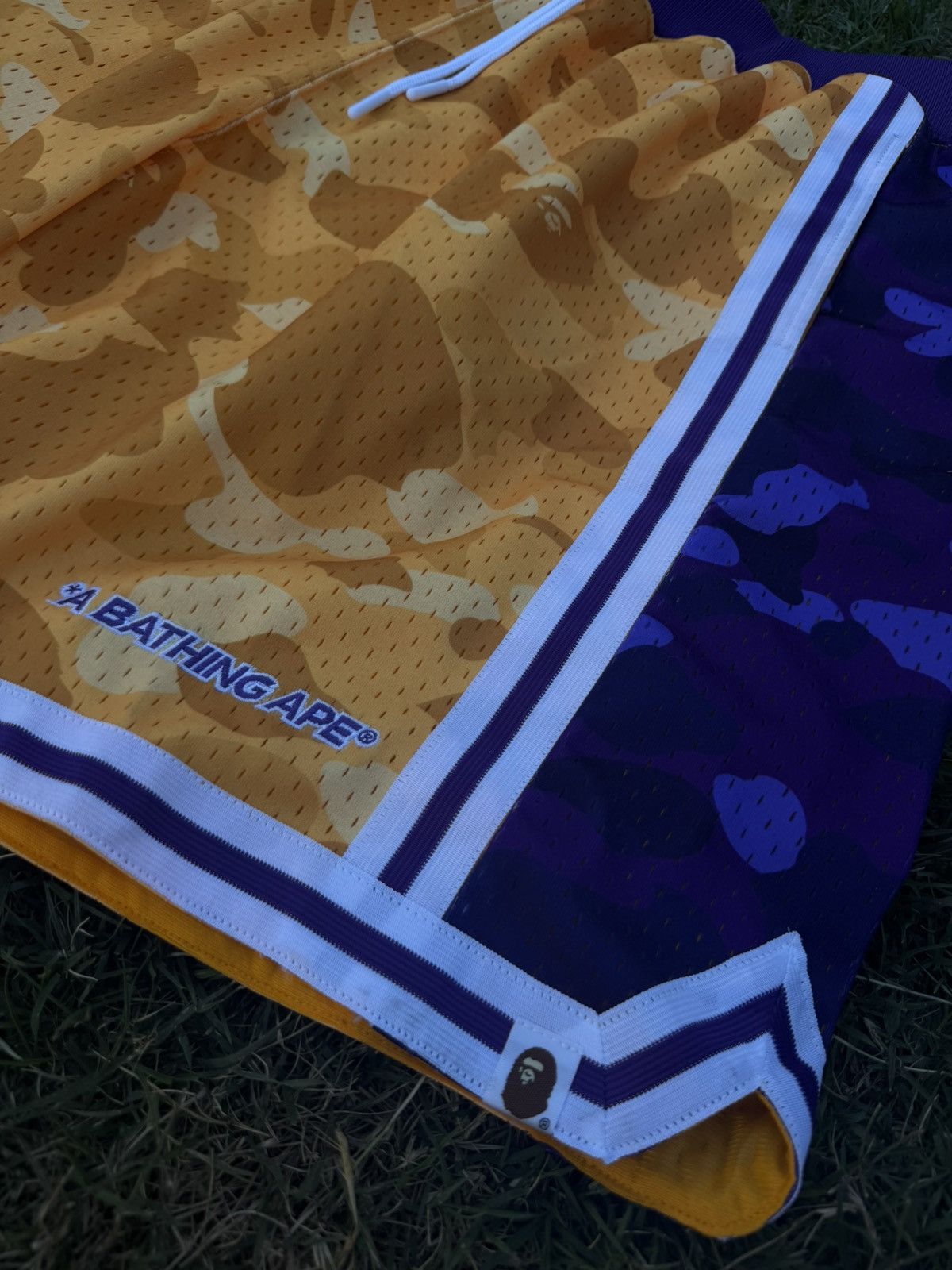 Bape × Mitchell & Ness × NBA Los Angeles Lakers Gold M&N x BAPE Camo Shorts Size US 38 / EU 54 - 3 Thumbnail
